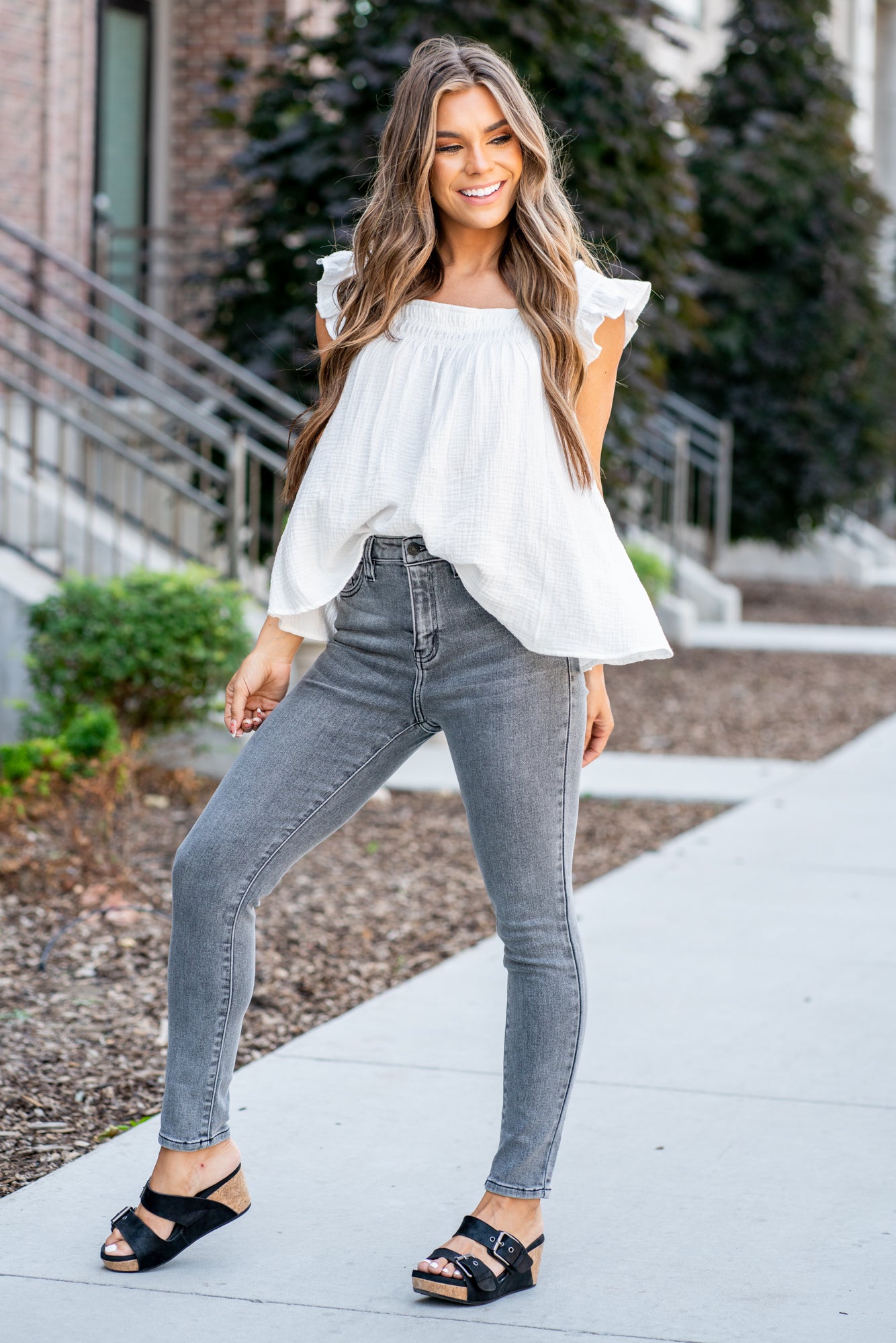 KanCan Jeans Color: Grey Cut: Super Skinny, 28" Inseam* Rise: High-Rise, 10" Front Rise* 94.9% COTTON 3.8% POLYESTER 1.3% SPANDEX Fly: Zipper Style #: KC7342LG *Measured on the smallest size, measurements may vary by size. Contact us for any additional measurements or sizing. Alyssa is 5'5" and wears a size 25 in jeans, a small in tops, and 8 in shoes. She is wearing a size 25 in these jeans.