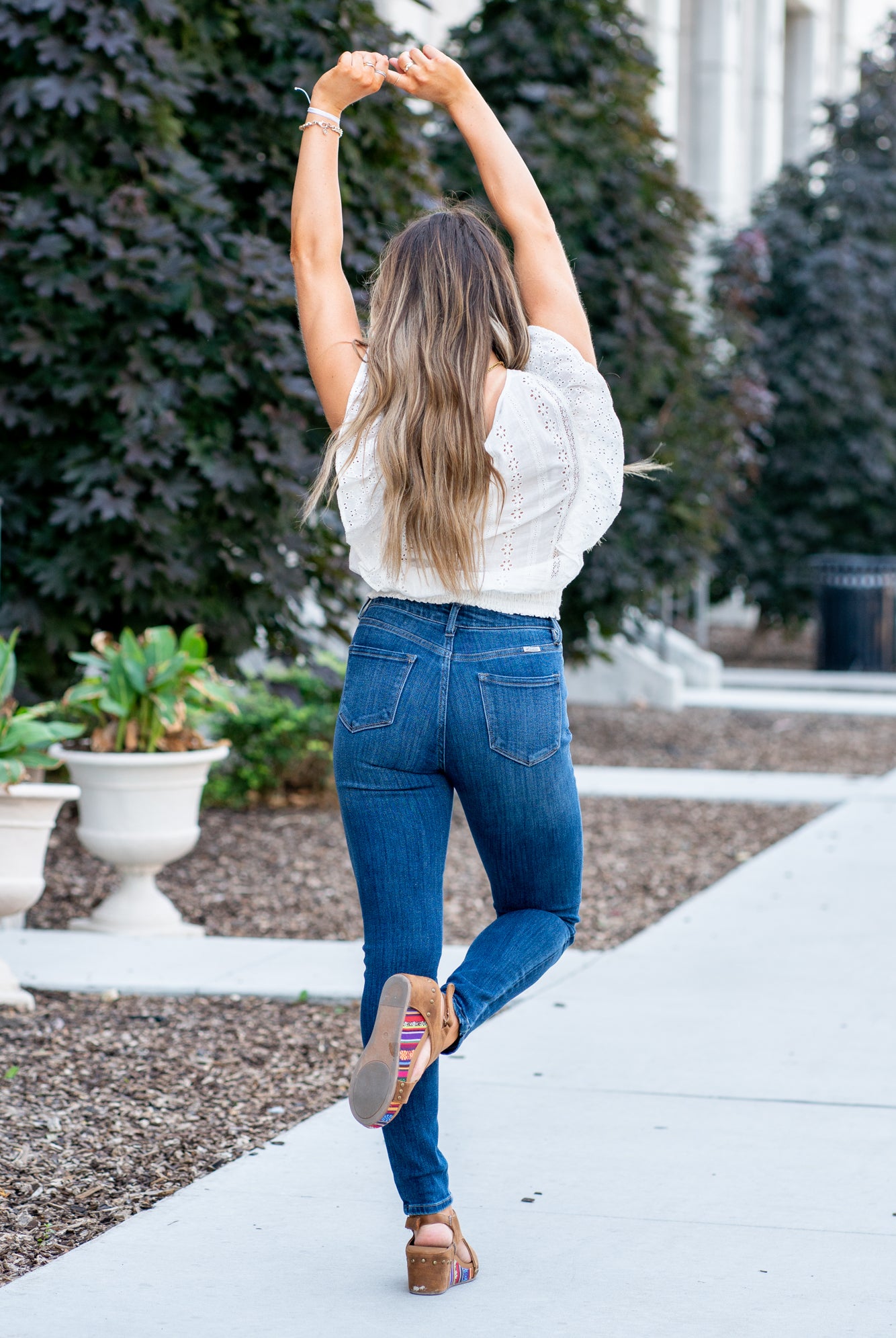 KanCan Jeans Color: Dark Wash Cut: Skinny, 30" Inseam Rise: High Rise, 10" Front Rise COTTON 67.5% POLYESTER 25% RAYON 6.5% SPANDEX 1% Stitching: Classic Fly: Exposed Button Fly Style #: KC7114RM Contact us for any additional measurements or sizing. *Measured on the smallest size, measurements may vary by size. Jacquelyn wears a size 25 in jeans, a small in tops, and 6.5 in shoes. She is wearing size 25 in these jeans.