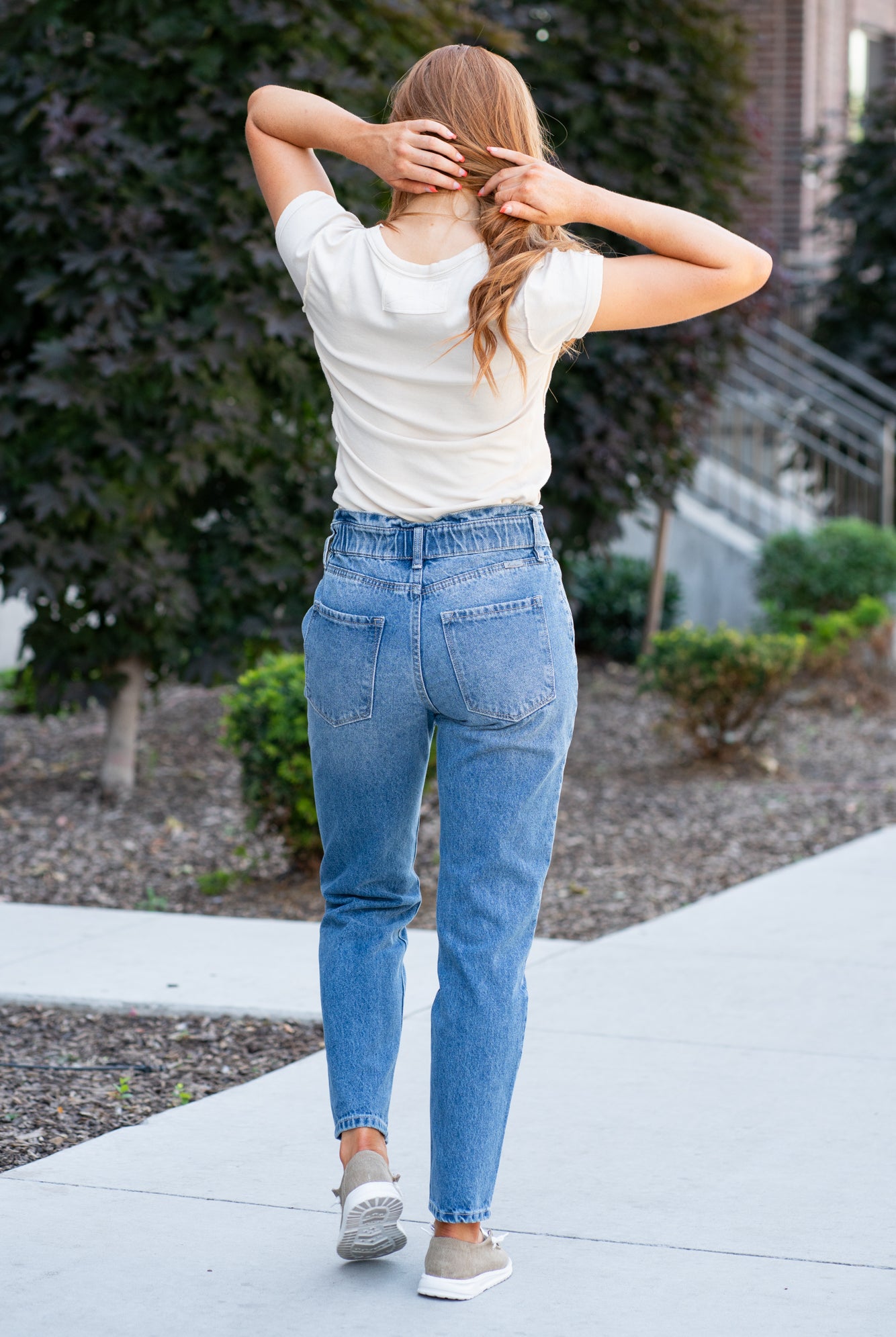 KanCan Jeans With a high waist straight fit, these will be your go-to jeans that will never go out of style. Color: Medium Blue Cut: Straight Fit, 28.5" Inseam* Rise: High-Rise, 11.5" Front Rise* 100% COTTON Fly: Zipper Style #: KC7991M Contact us for any additional measurements or sizing. *Measured on the smallest size, measurements may vary by size.