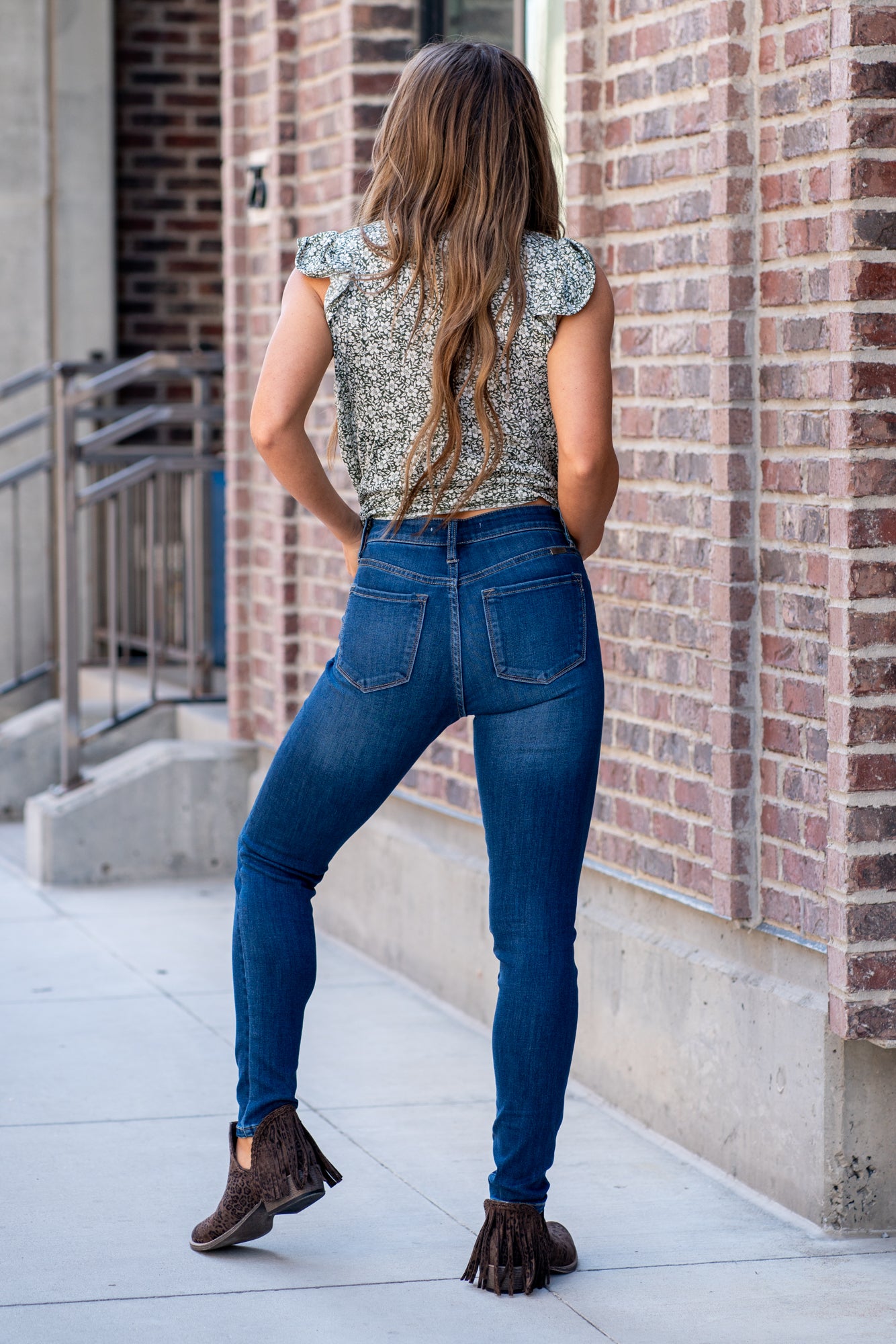 KanCan Jeans KanCan Stretch Level: Stretchy Color: Dark Wash Cut: Skinny, 29.5" Inseam* Rise: High-Rise, 9.75" Front Rise* 67% COTTON, 25% POLYESTER, 7% RAYON, 1% SPANDEX Stitching: Classic Fly: Zipper Style #: KC7092HD *Measured on the smallest size, measurements may vary by size. Contact us for any additional measurements or sizing.