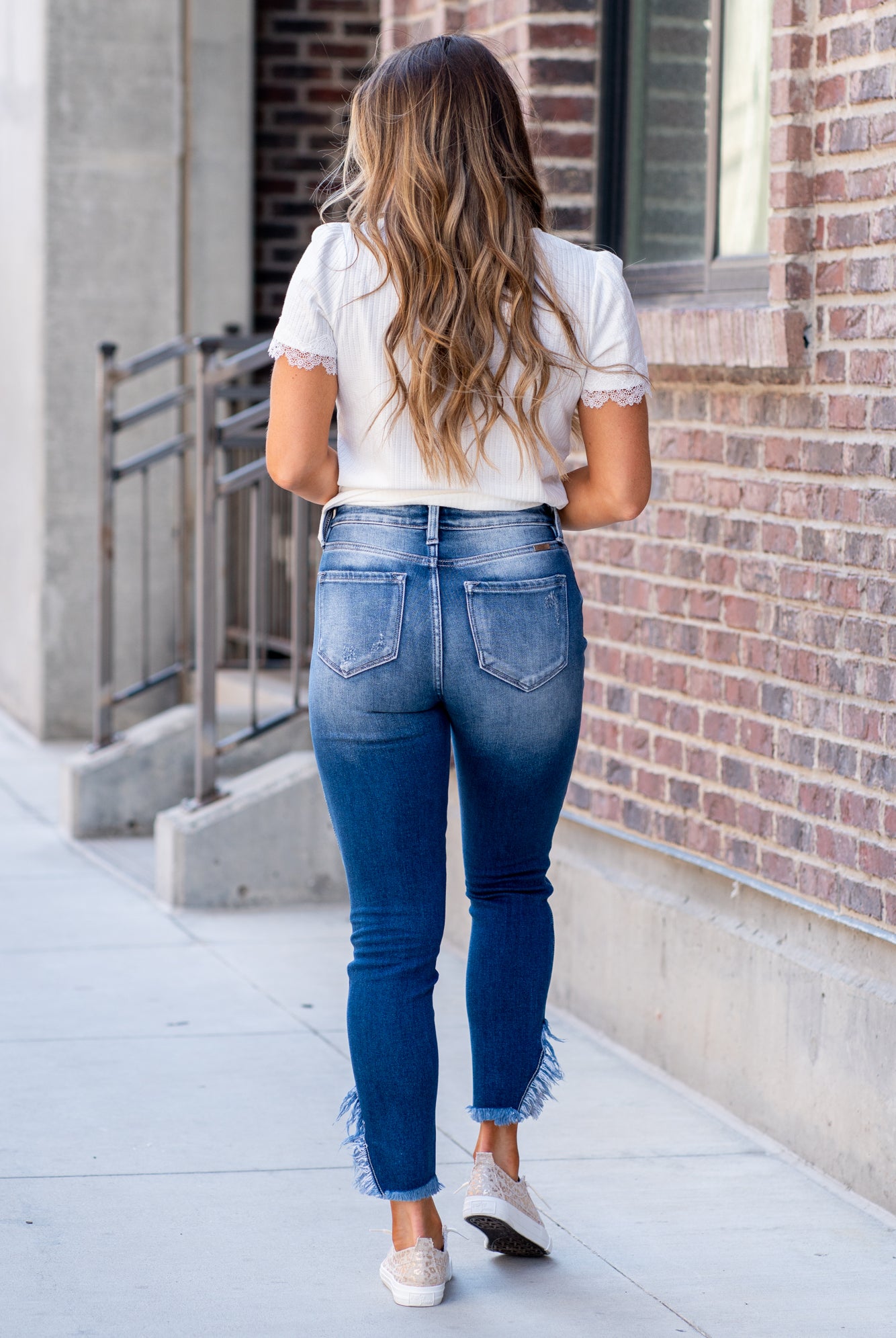 KanCan Jeans Collection: Core Style Color: Medium Wash Cut: Ankle Skinny, 27" Inseam* Rise: High Rise, 10" Front Rise* COTTON 93% POLYESTER 5% SPANDEX 2% Fly: Zip Fly Style #: KC9167QM Contact us for any additional measurements or sizing. *Measured on the smallest size, measurements may vary by size. Jacquelyn wears a size 25 in jeans, a small in tops, and 6.5 in shoes. She is wearing size 25 in these jeans.