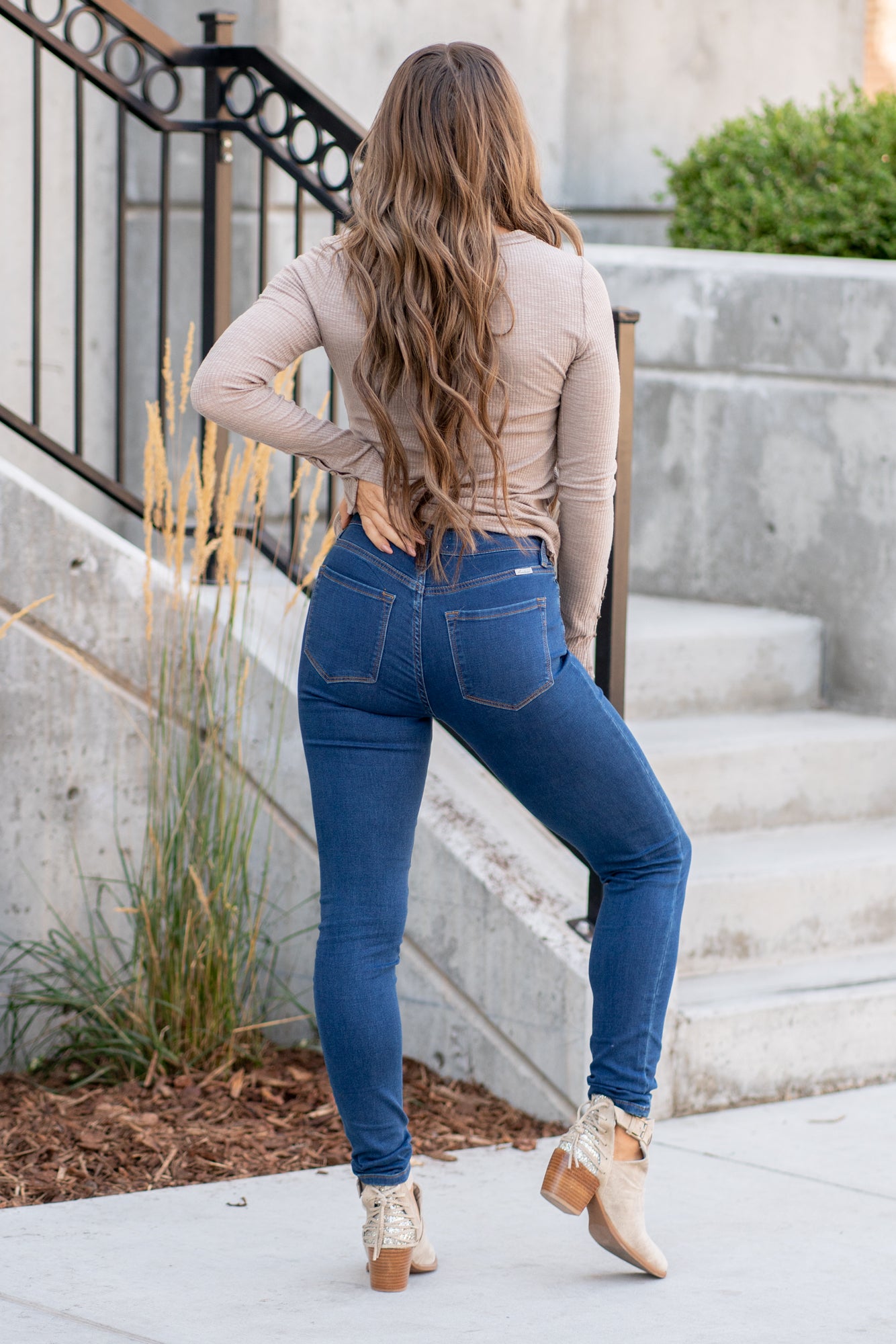 KanCan Jeans Collection: Core Style Color: Dark Blue Wash Cut: Skinny, 30" Inseam* Rise: High Rise, 10.5" Front Rise* COTTON 66%, POLYESTER 33%, SPANDEX 1% Stitching: Classic Fly: Zipper Style #: KC11253D Contact us for any additional measurements or sizing. *Measured on the smallest size, measurements may vary by size.