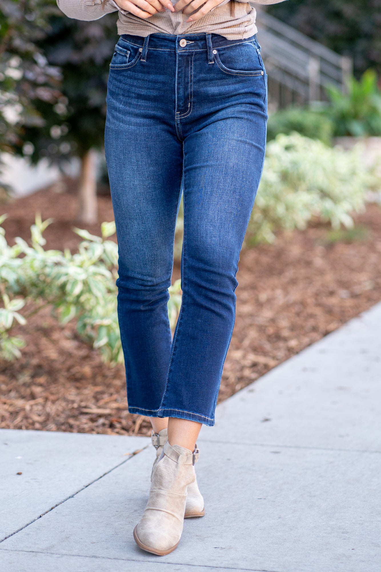 KanCan Jeans KanCan Stretch Leve: Stretchy Kick Flare, 25.5" Inseam* High Rise, 10.5" Front Rise* Dark Blue Wash 92.9% COTTON, 1.6% SPANDEX, 5.5% POLYESTER Fly: Zipper Style #: BM7086HYD Contact us for any additional measurements or sizing. *Measured on the smallest size, measurements may vary by size. Sarah wears a size 25 in jeans, a small in tops, and 8 in shoes. She is wearing size 25 in these jeans.