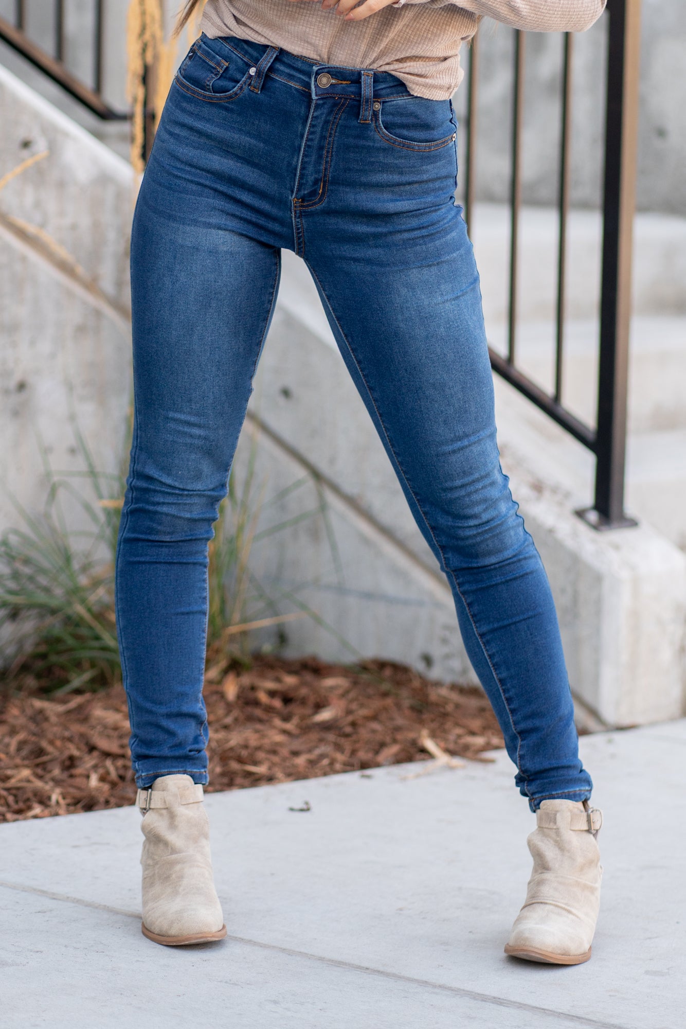 KanCan Jeans Collection: Core Style Color: Dark Blue Wash Cut: Skinny, 30" Inseam* Rise: High Rise, 10.5" Front Rise* COTTON 66%, POLYESTER 33%, SPANDEX 1% Stitching: Classic Fly: Zipper Style #: KC11253D Contact us for any additional measurements or sizing. *Measured on the smallest size, measurements may vary by size.