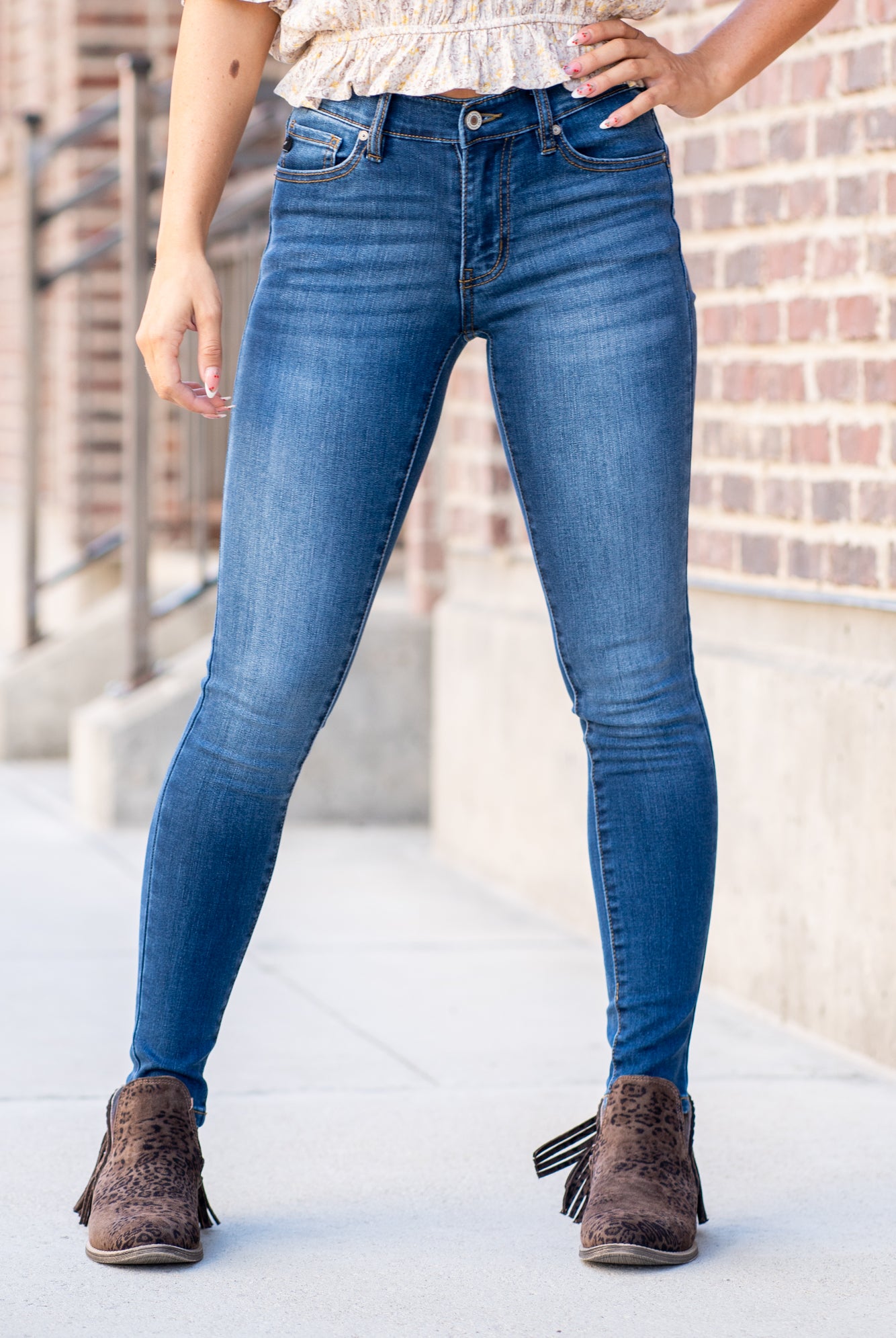 KanCan Jeans Collection: Core Style Color: Medium Blue Wash Cut: Skinny, 29.5" Inseam* Rise: Mid-Rise, 8.5" Front Rise* 67% COTTON, 25% POLYESTER, 7% RAYON, 1% SPANDEX Stitching: Classic Fly: Zipper Style #: KC11245M Contact us for any additional measurements or sizing *Measured on the smallest size, measurements may vary by size. Alyssa wears a size 25 in jeans, a small in tops, and 8 in shoes. She is wearing size 3 in these jeans.