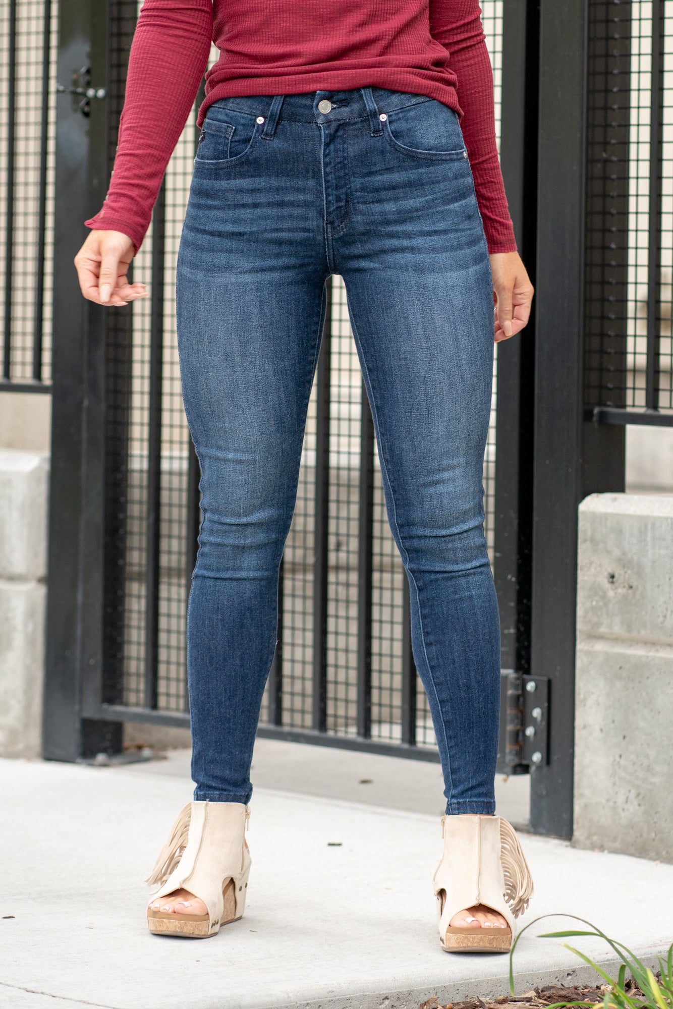 KanCan Jeans A new fabric from KanCan, this is an "Always Fit" style that comes in three sizes. 1, 2 and 3. Size 1 covers sizes 23-25, size 2 covers sizes 26-28, and size 3 covers sizes 29-31. Kancan stretch level: Super Stretch Flare, 28" Inseam* High Rise, 9.75" Front Rise* Dark Blue Wash 88% COTTON, 8% POLYESTER, 4% SPANDEX Fly: Zipper Style #: KCHR20002D