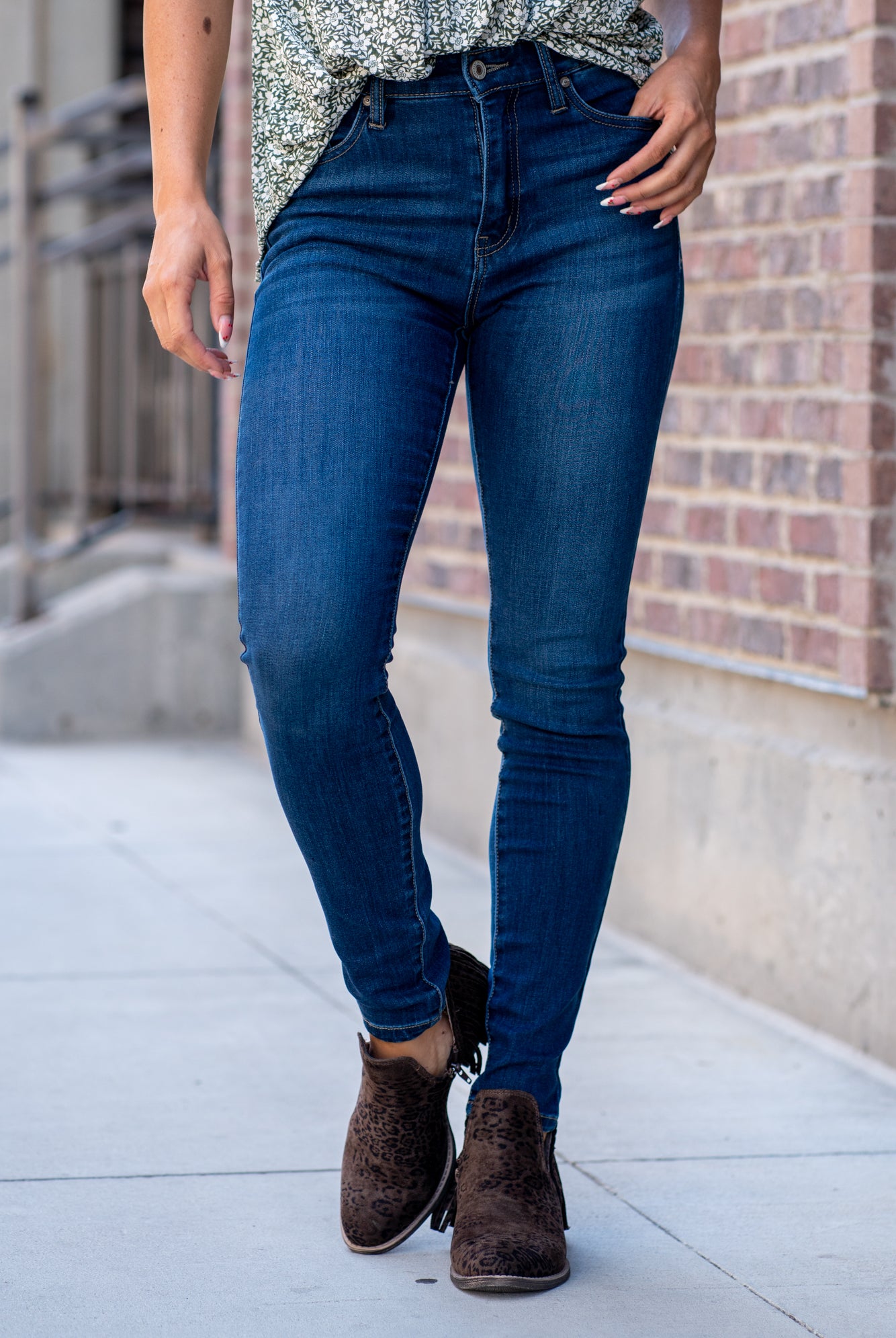 KanCan Jeans KanCan Stretch Level: Stretchy Color: Dark Wash Cut: Skinny, 29.5" Inseam* Rise: High-Rise, 9.75" Front Rise* 67% COTTON, 25% POLYESTER, 7% RAYON, 1% SPANDEX Stitching: Classic Fly: Zipper Style #: KC7092HD *Measured on the smallest size, measurements may vary by size. Contact us for any additional measurements or sizing.