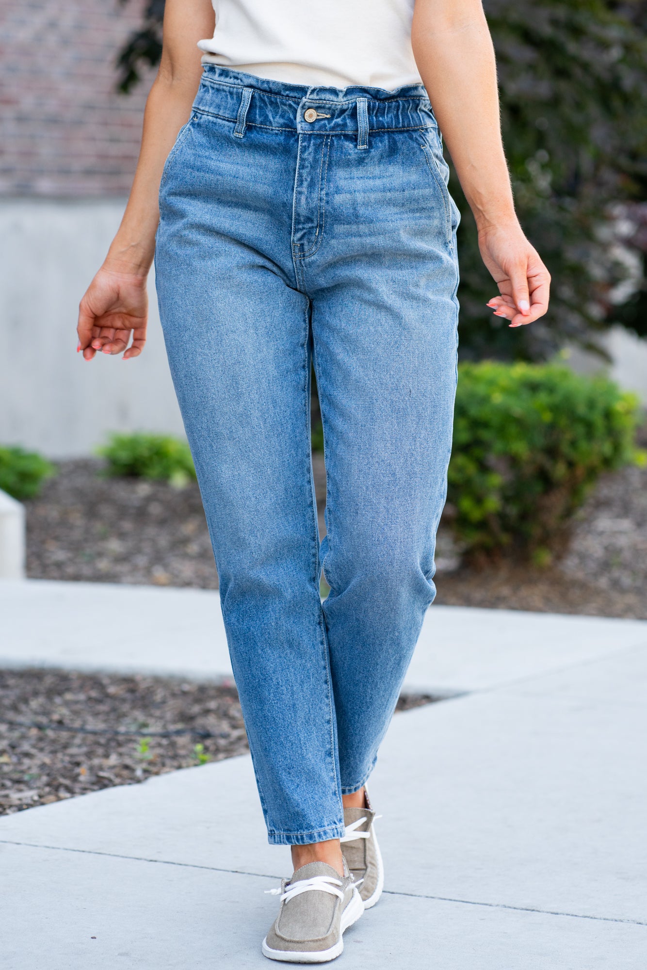 KanCan Jeans With a high waist straight fit, these will be your go-to jeans that will never go out of style. Color: Medium Blue Cut: Straight Fit, 28.5" Inseam* Rise: High-Rise, 11.5" Front Rise* 100% COTTON Fly: Zipper Style #: KC7991M Contact us for any additional measurements or sizing. *Measured on the smallest size, measurements may vary by size.