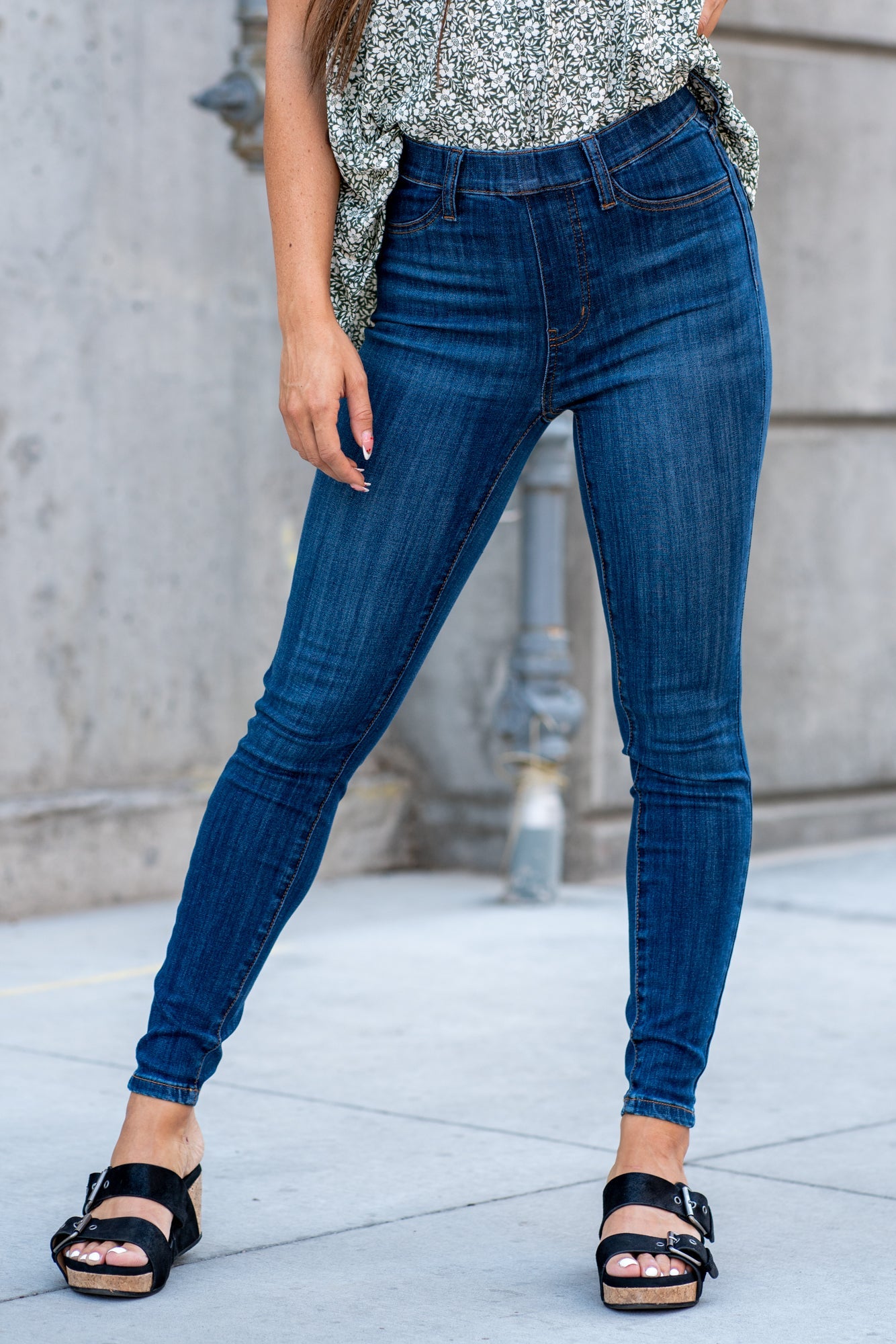 Judy Blue These pull-on jeggings are stretchy with an elastic band waist. Carefully designed by Judy Blue to pull on and go. With a dark wash in blue, these will be your new night-out jeans. Color: Dark Blue Wash Cut: Pull-On Skinny, 28" Inseam* Rise: High-Rise, 10.75" Front Rise* Material: 52.2%Cotton / 21.5% Rayon / 23.4% Poly / 2.9%Lycra Stitching: Classic Fly: Pull-On Style #: JB88539 | 88539
