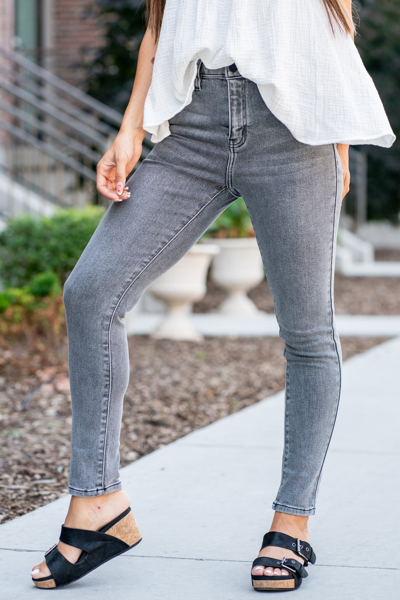 KanCan Jeans Color: Grey Cut: Super Skinny, 28" Inseam* Rise: High-Rise, 10" Front Rise* 94.9% COTTON 3.8% POLYESTER 1.3% SPANDEX Fly: Zipper Style #: KC7342LG *Measured on the smallest size, measurements may vary by size. Contact us for any additional measurements or sizing. Alyssa is 5'5" and wears a size 25 in jeans, a small in tops, and 8 in shoes. She is wearing a size 25 in these jeans.