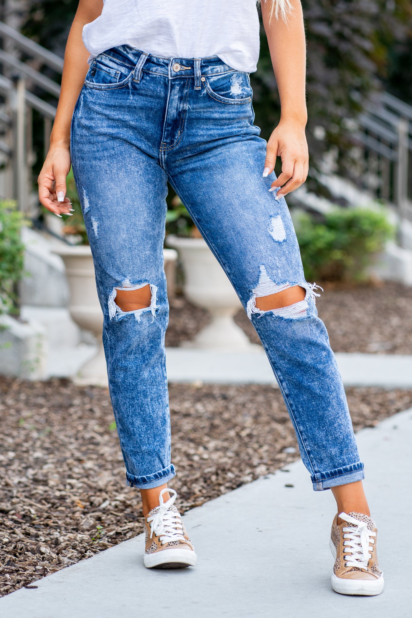 KanCan Jeans These mom jeans will become your go-to! Pair these girlfriend mom fit with sandals and a tee for an easy summer look. Color: Medium Blue Wash Cut: Straight Fit, 27" Inseam* Rise: High Rise, 11.75" Front Rise* 99% COTTON , 1% SPANDEX Fly: Zipper Style #: KC9304M Contact us for any additional measurements or sizing.