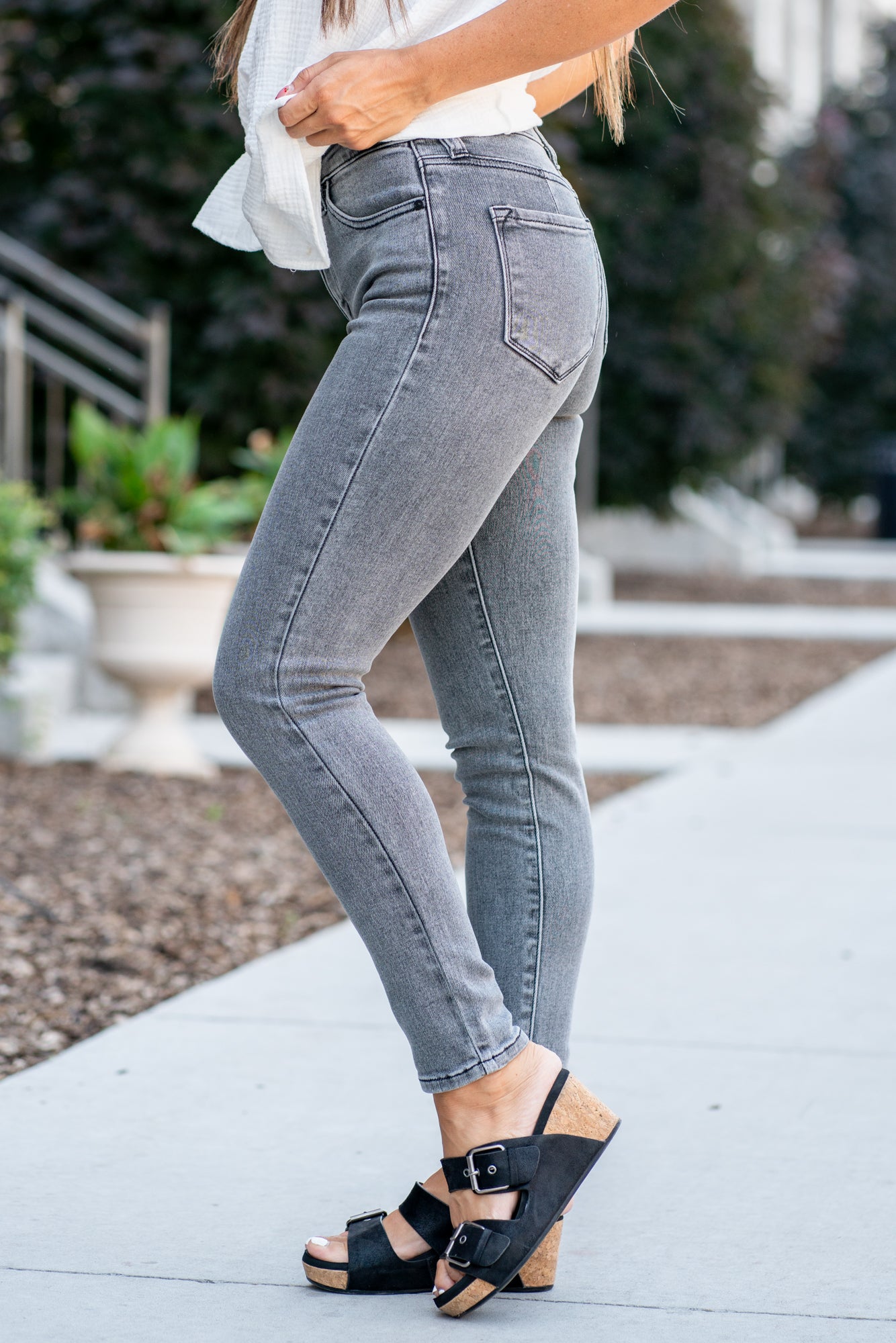 KanCan Jeans Color: Grey Cut: Super Skinny, 28" Inseam* Rise: High-Rise, 10" Front Rise* 94.9% COTTON 3.8% POLYESTER 1.3% SPANDEX Fly: Zipper Style #: KC7342LG *Measured on the smallest size, measurements may vary by size. Contact us for any additional measurements or sizing. Alyssa is 5'5" and wears a size 25 in jeans, a small in tops, and 8 in shoes. She is wearing a size 25 in these jeans.
