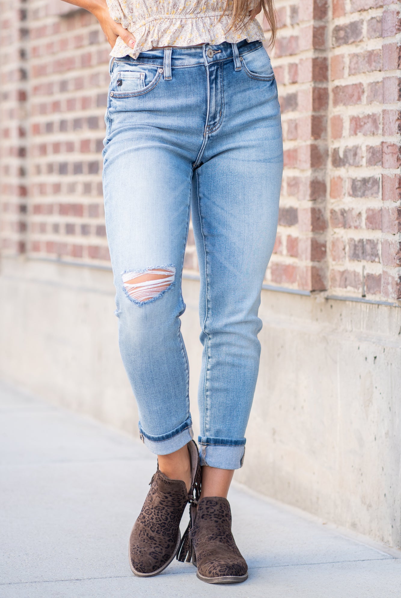 KanCan Jeans These mom jeans will become your go-to! Pair these girlfriend mom fit with booties and a tee for an easy fall look. Color: Medium Blue Wash Cut: Straight Fit, 26" Inseam Cuffed* Rise: High-Rise, 11" Front Rise* 94% COTTON , 5% POLYESTER , 1% SPANDEX Fly: Zipper Style #: KC9232M Contact us for any additional measurements or sizing.