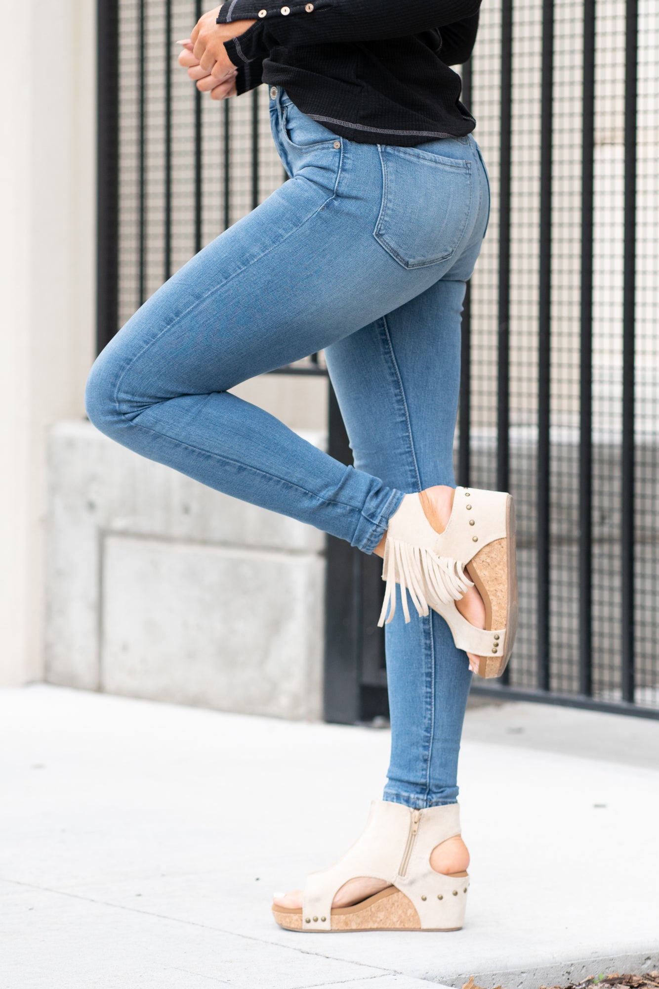 Kan Can Jeans Color: Medium Blue Wash Cut: Skinny, 29.5" Inseam* Rise: High Rise, 10.25" Front Rise* 54% COTTON , 34% RAYON , 10% POLYESTER , 2% SPANDEX Fly: Zip Fly Style #: KC7085HHM Contact us for any additional measurements or sizing. *Measured on the smallest size, measurements may vary by size. Sarah wears a size 25 in jeans, a small in tops, and 8 in shoes. She is wearing size 25 in these jeans.