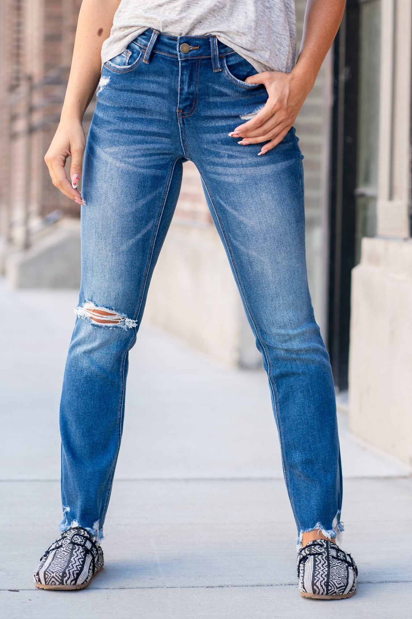 Flying Monkey Jeans Comfort stretch denim with a mid-rise and ankle-length kick flare bottom. Wear this new fit with slip-ons and graphic tees all year long. Wash: Dark Blue Name: Phoenix Cut: Flare, 30" Inseam Rise: Mid Rise, 9" Front Rise 98%COTTON 2%SPANDEX Stitching: Classic Fly: Zip Style #: F4497 Contact us for any additional measurements or sizing.