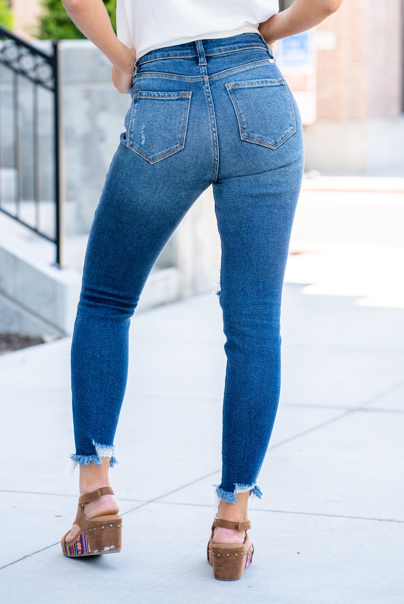 KanCan Jeans Color: Dark Blue Cut: Skinny, 27.5" Inseam* Rise: High-Rise, 10.5" Front Rise* COTTON 95% POLYESTER 4% SPANDEX 1% Stitching: Classic Fly: Zipper Style #: KC8567D Contact us for any additional measurements or sizing. *Measured on the smallest size, measurements may vary by size.