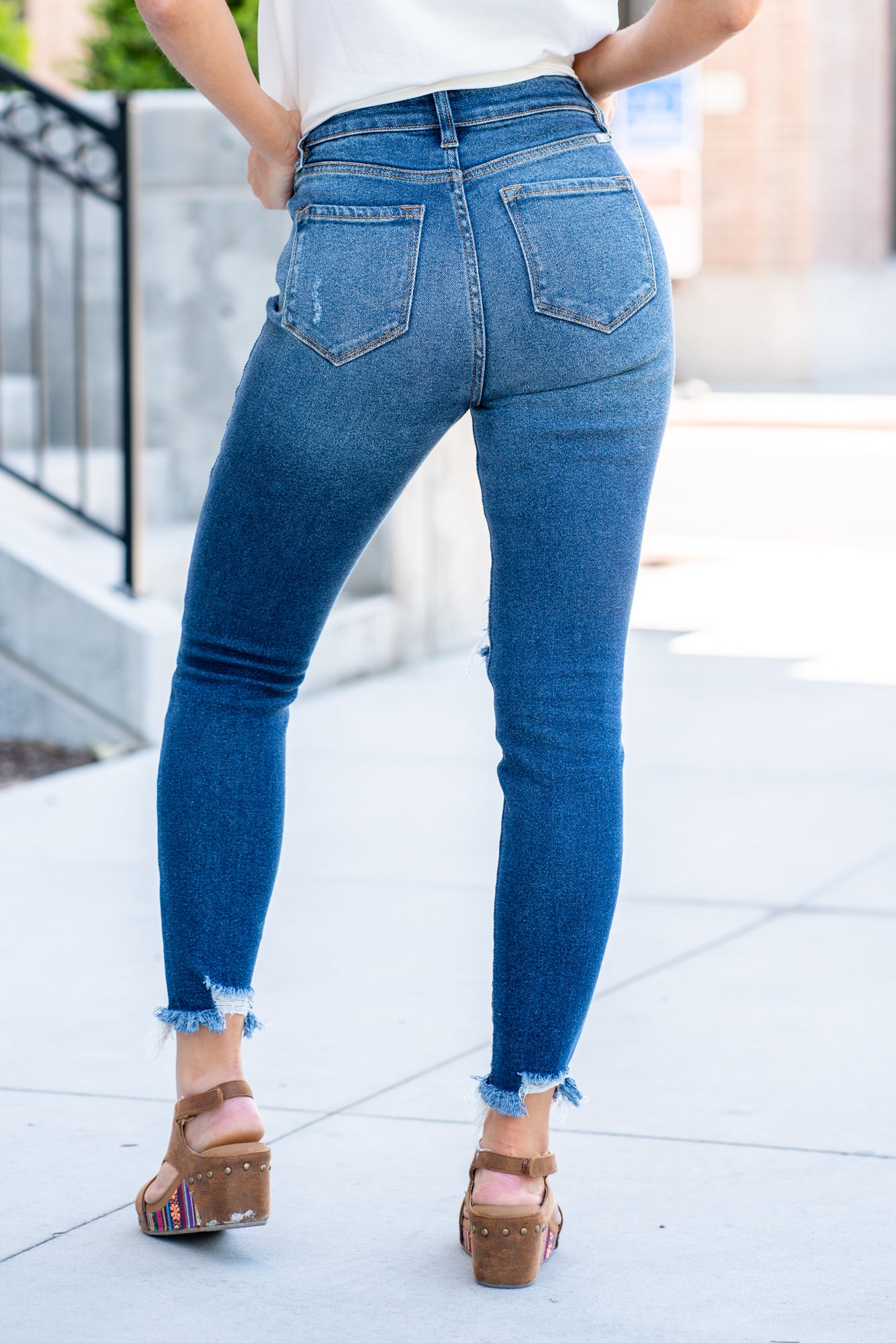 KanCan Jeans Color: Dark Blue Cut: Skinny, 27.5" Inseam* Rise: High-Rise, 10.5" Front Rise* COTTON 95% POLYESTER 4% SPANDEX 1% Stitching: Classic Fly: Zipper Style #: KC8567D Contact us for any additional measurements or sizing. *Measured on the smallest size, measurements may vary by size.