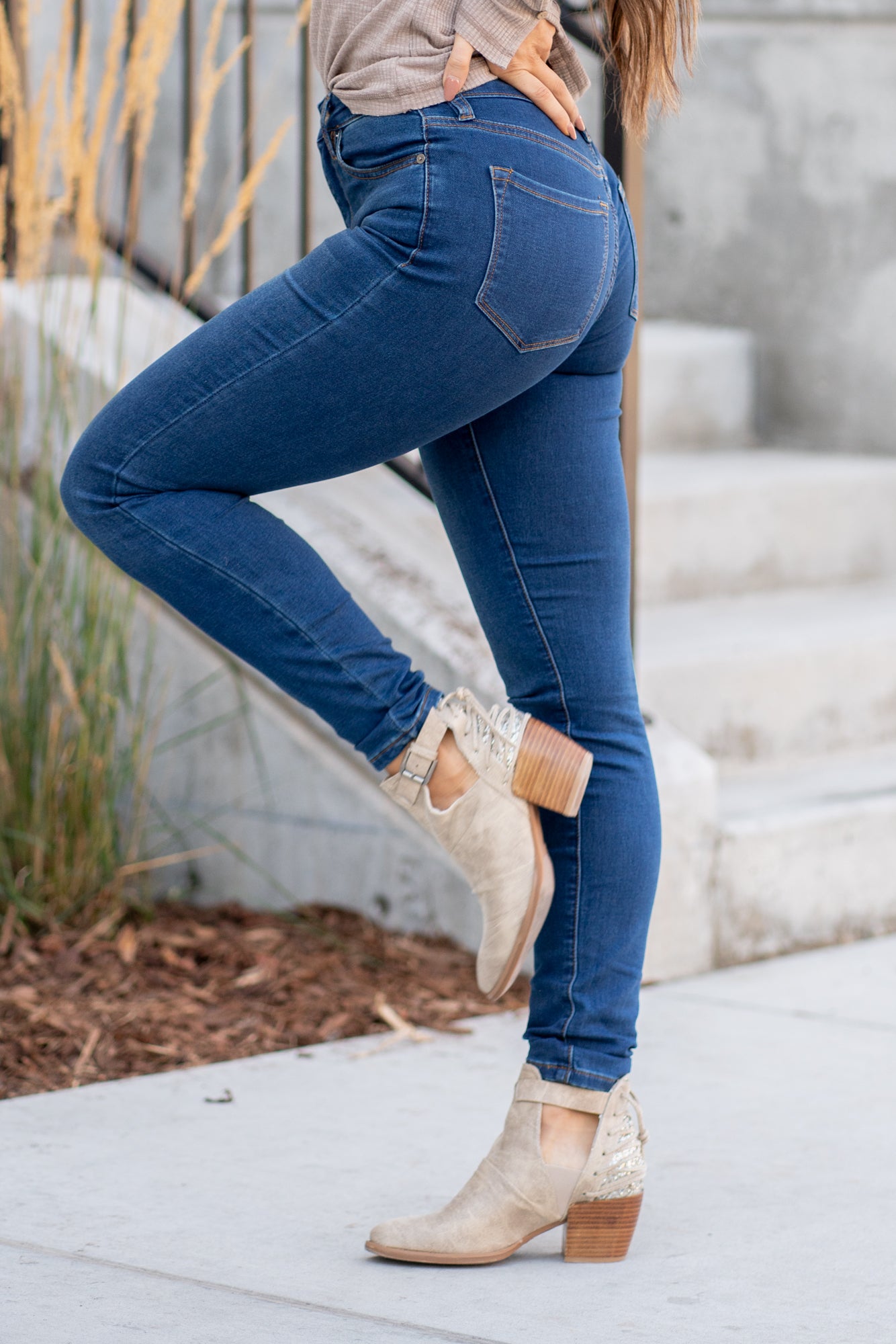 KanCan Jeans Collection: Core Style Color: Dark Blue Wash Cut: Skinny, 30" Inseam* Rise: High Rise, 10.5" Front Rise* COTTON 66%, POLYESTER 33%, SPANDEX 1% Stitching: Classic Fly: Zipper Style #: KC11253D Contact us for any additional measurements or sizing. *Measured on the smallest size, measurements may vary by size.