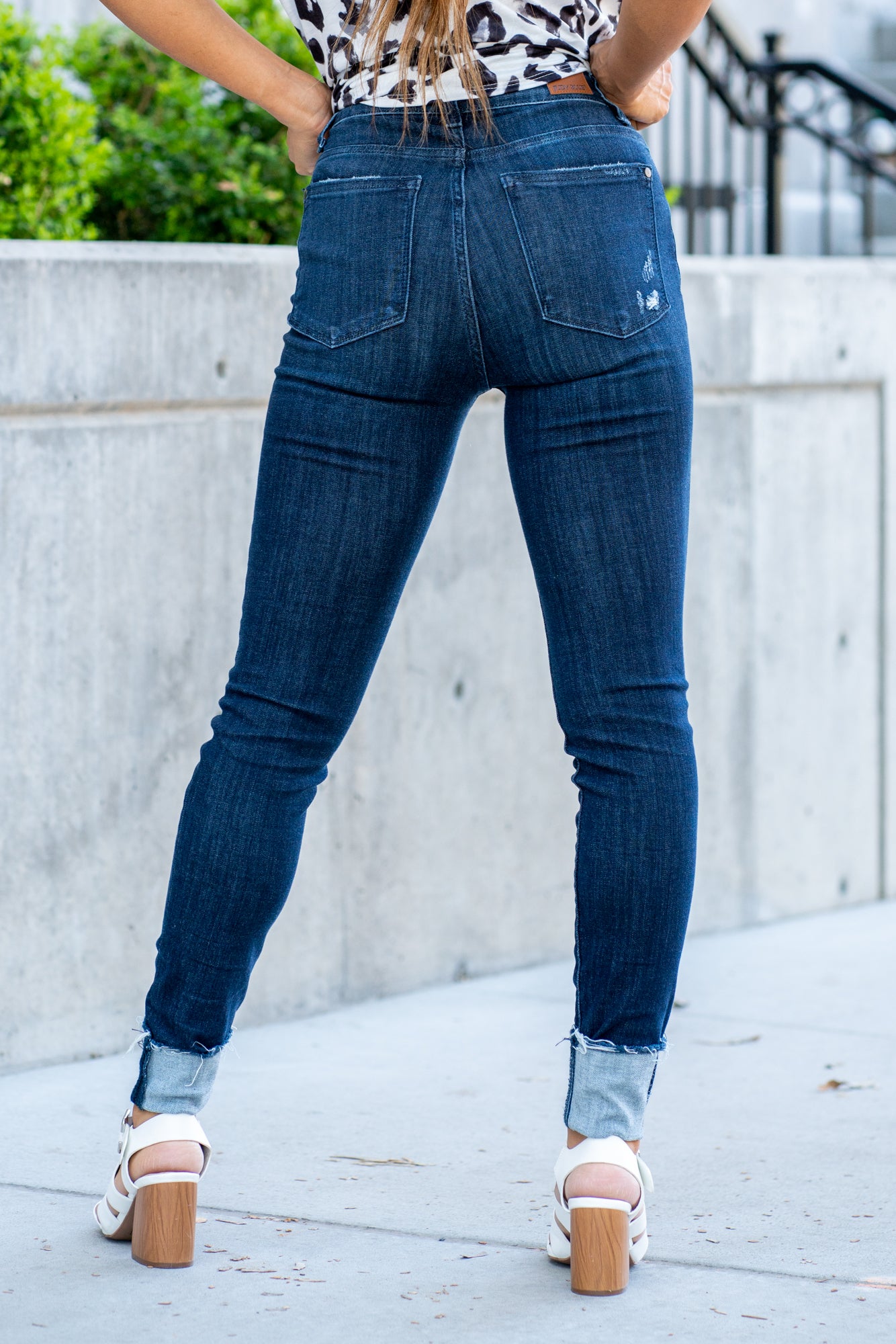 Judy Blue A dark wash mid-rise skinny with a folded hem that can be unfolded to add length for longer inseams. Color: Medium Blue Cut: Skinny fit, 28.5" Cuffed* | 32" Inseam Uncuffed* Mid Rise, 9.75" Front Rise* Material: 52% Cotton, 23% Polyester, 22% Rayon, 3% Spandex Stitching: Classic Fly: Zipper Fly Style #: JB82340 | 82340 Contact us for any additional measurements or sizing. *Measured on the smallest size, measurements may vary by size.