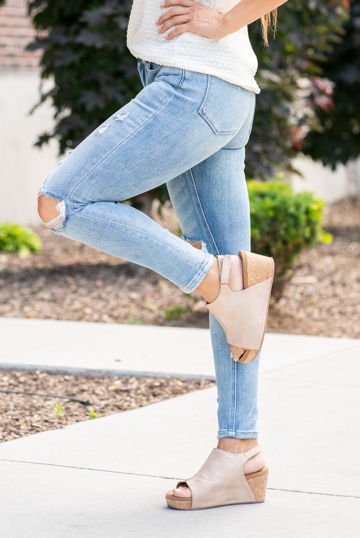 VERVET by Flying Monkey Jeans This comfortable stretchy denim has a distressed detail, calf-hugging fit, fray hem bottom, and a 5 button-exposed fly with a distressed back pocket. Skinny Cut, 27" Inseam* Mid Rise, 9" Front Rise* 92%COTTON, 6%POLYESTER, 2%SPANDEX Machine Wash Separately In Cold Water Stitching: Classic Fly: Zipper Fly Style #: V2948 Contact us for any additional measurements or sizing. *Measured on the smallest size, measurements may vary by size.