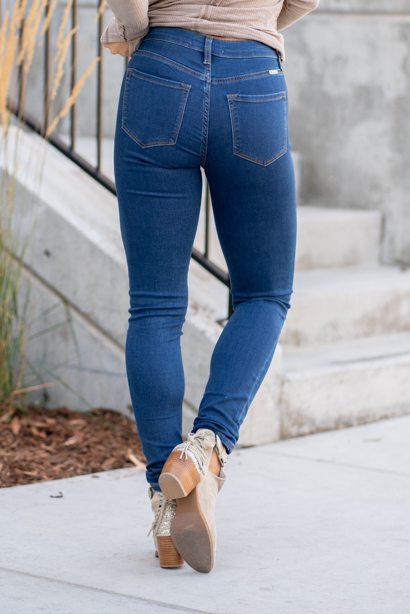 KanCan Jeans Collection: Core Style Color: Dark Blue Wash Cut: Skinny, 30" Inseam* Rise: High Rise, 10.5" Front Rise* COTTON 66%, POLYESTER 33%, SPANDEX 1% Stitching: Classic Fly: Zipper Style #: KC11253D Contact us for any additional measurements or sizing. *Measured on the smallest size, measurements may vary by size.