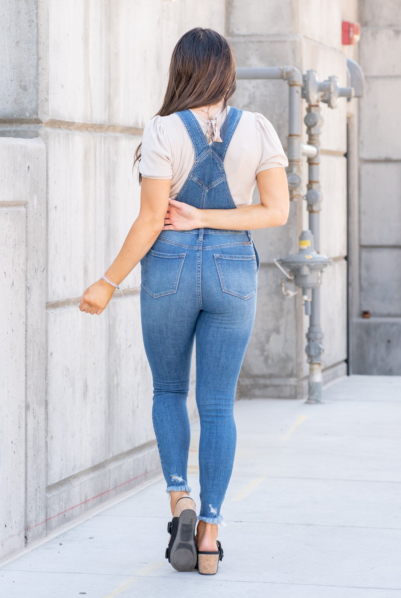 KanCan Jeans 98% Cotton 2% Spandex Medium Blue Cut: Skinny, 26.5" Inseam* Rise: High Rise, 10.25" Front Rise* Stitching: Classic Style #: KC7874M Contact us for any additional measurements or sizing. *Measured on the smallest size, measurements may vary by size. Jacquelyn wears a size 25 in jeans, a small in tops, and 6.5 in shoes. She is wearing a size small in these overalls.