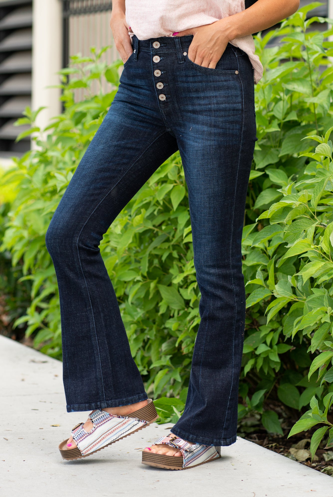 KanCan Jeans KanCan Stretch Level: Comfort Stretchy Color: Dark Blue Cut: Boot Cut, 31" Inseam* Rise: High-Rise, 9.5" Front Rise* 94.3% COTTON , 4.9% T400 , 0.8% SPANDEX Stitching: Classic Fly: Exposed Button Fly Style #: KC7348D Contact us for any additional measurements or sizing. *Measured on the smallest size, measurements may vary by size.