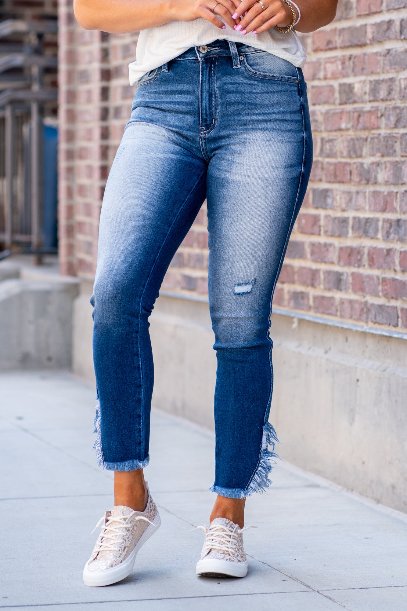 KanCan Jeans Collection: Core Style Color: Medium Wash Cut: Ankle Skinny, 27" Inseam* Rise: High Rise, 10" Front Rise* COTTON 93% POLYESTER 5% SPANDEX 2% Fly: Zip Fly Style #: KC9167QM Contact us for any additional measurements or sizing. *Measured on the smallest size, measurements may vary by size. Jacquelyn wears a size 25 in jeans, a small in tops, and 6.5 in shoes. She is wearing size 25 in these jeans.