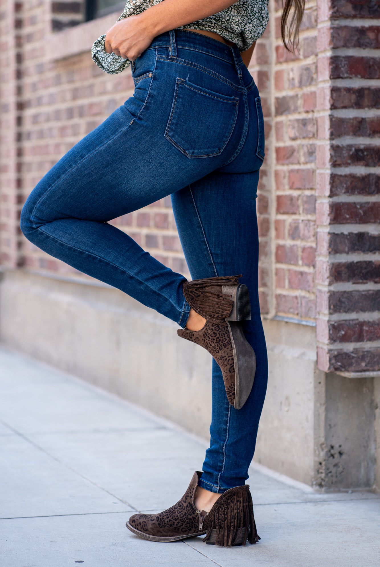 KanCan Jeans KanCan Stretch Level: Stretchy Color: Dark Wash Cut: Skinny, 29.5" Inseam* Rise: High-Rise, 9.75" Front Rise* 67% COTTON, 25% POLYESTER, 7% RAYON, 1% SPANDEX Stitching: Classic Fly: Zipper Style #: KC7092HD *Measured on the smallest size, measurements may vary by size. Contact us for any additional measurements or sizing.