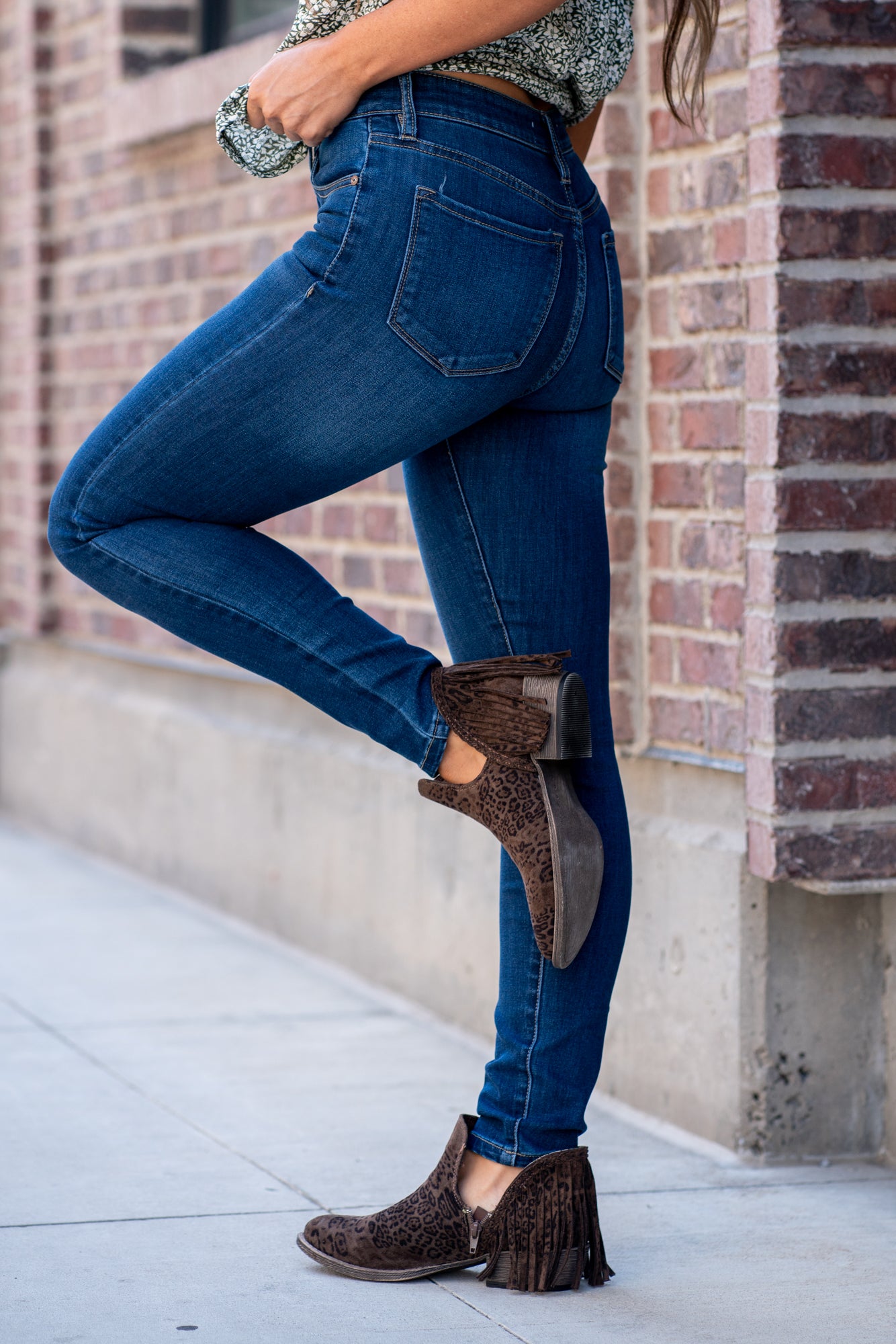 KanCan Jeans KanCan Stretch Level: Stretchy Color: Dark Wash Cut: Skinny, 29.5" Inseam* Rise: High-Rise, 9.75" Front Rise* 67% COTTON, 25% POLYESTER, 7% RAYON, 1% SPANDEX Stitching: Classic Fly: Zipper Style #: KC7092HD *Measured on the smallest size, measurements may vary by size. Contact us for any additional measurements or sizing.