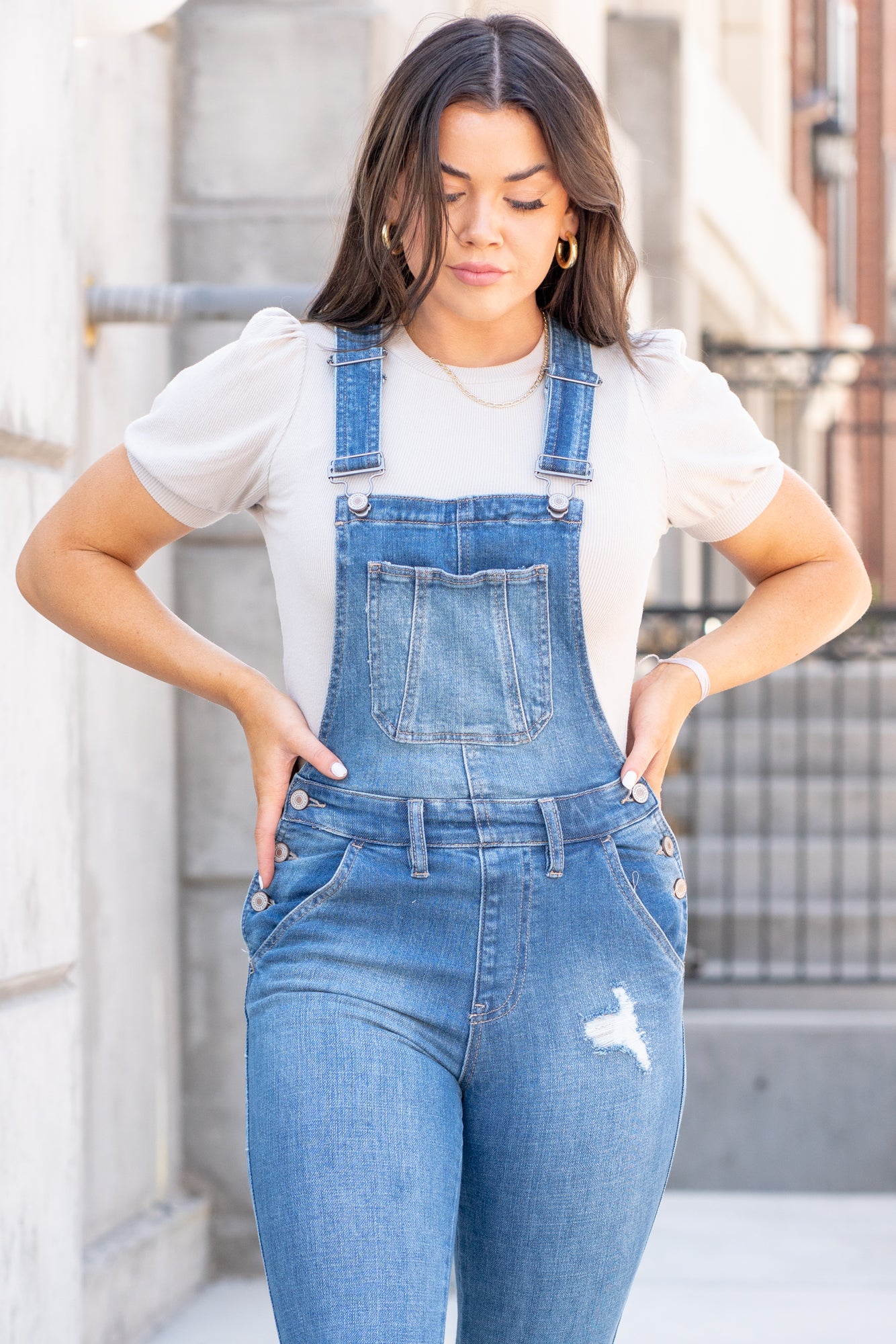 KanCan Jeans 98% Cotton 2% Spandex Medium Blue Cut: Skinny, 26.5" Inseam* Rise: High Rise, 10.25" Front Rise* Stitching: Classic Style #: KC7874M Contact us for any additional measurements or sizing. *Measured on the smallest size, measurements may vary by size. Jacquelyn wears a size 25 in jeans, a small in tops, and 6.5 in shoes. She is wearing a size small in these overalls.