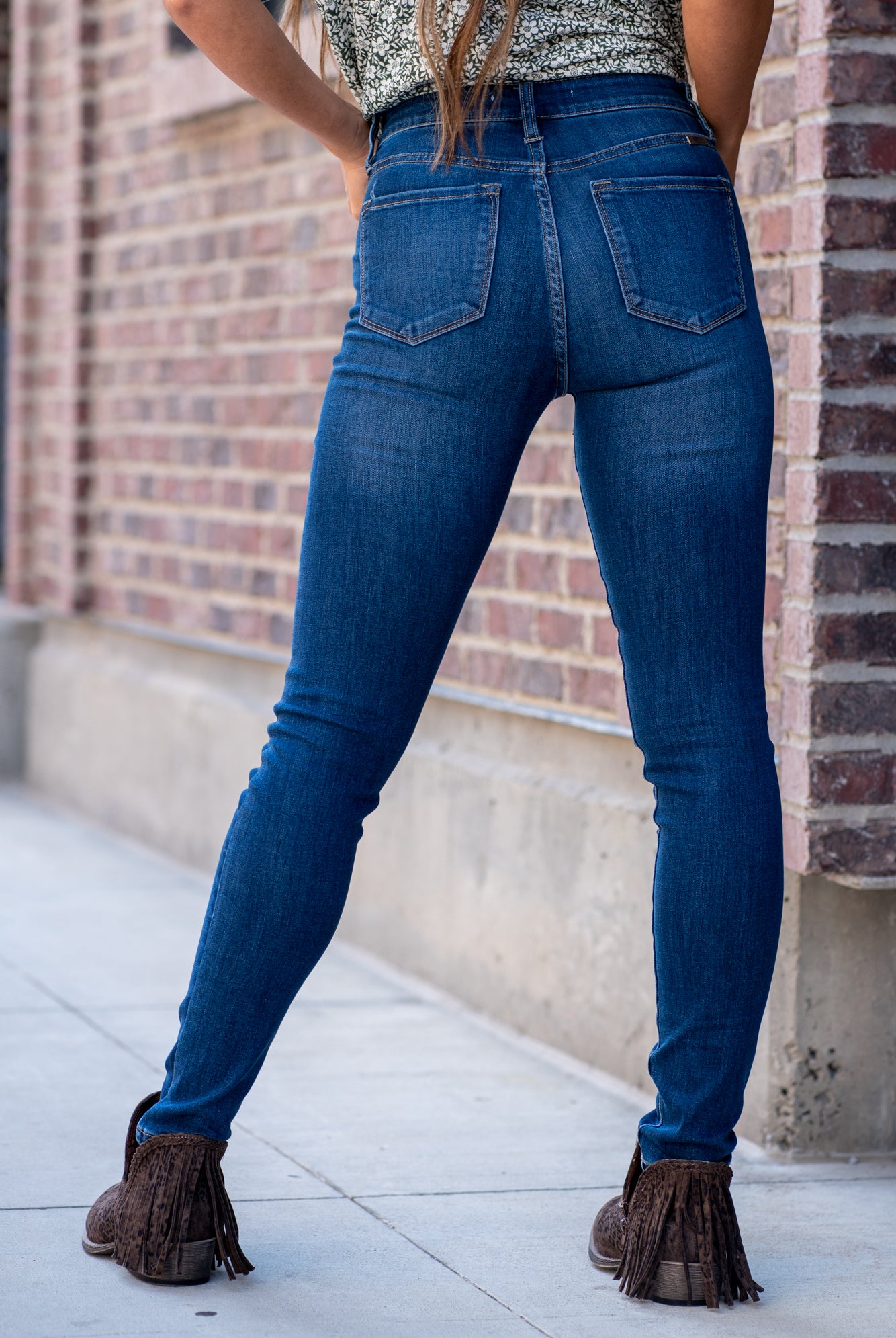KanCan Jeans KanCan Stretch Level: Stretchy Color: Dark Wash Cut: Skinny, 29.5" Inseam* Rise: High-Rise, 9.75" Front Rise* 67% COTTON, 25% POLYESTER, 7% RAYON, 1% SPANDEX Stitching: Classic Fly: Zipper Style #: KC7092HD *Measured on the smallest size, measurements may vary by size. Contact us for any additional measurements or sizing.