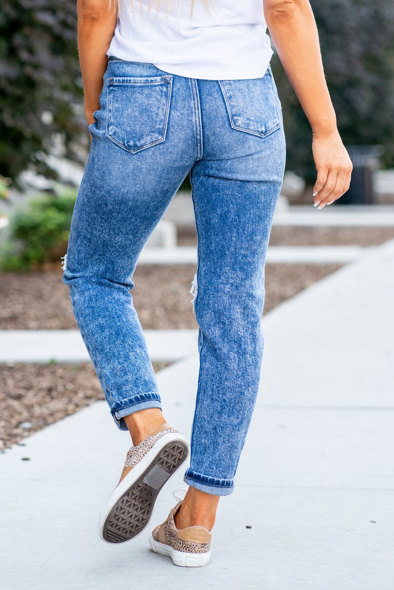 KanCan Jeans These mom jeans will become your go-to! Pair these girlfriend mom fit with sandals and a tee for an easy summer look. Color: Medium Blue Wash Cut: Straight Fit, 27" Inseam* Rise: High Rise, 11.75" Front Rise* 99% COTTON , 1% SPANDEX Fly: Zipper Style #: KC9304M Contact us for any additional measurements or sizing.