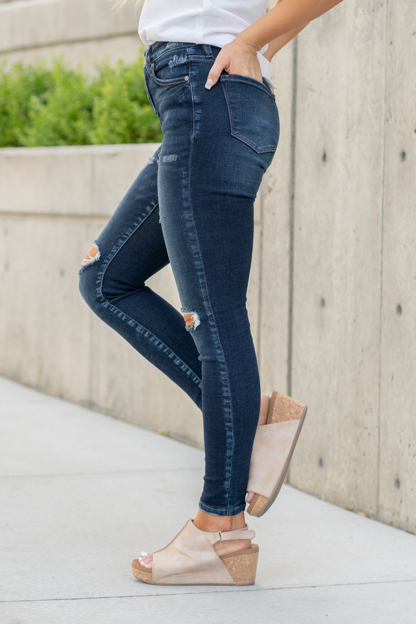 KanCan Jeans Color: Dark Wash Cut: Skinny, 29" Inseam* Rise: High Rise, 10.25" Front Rise* 98.6% COTTON , 1.4% SPANDEX Fly: Zipper Style #: KC7351D Contact us for any additional measurements or sizing. *Measured on the smallest size, measurements may vary by size.
