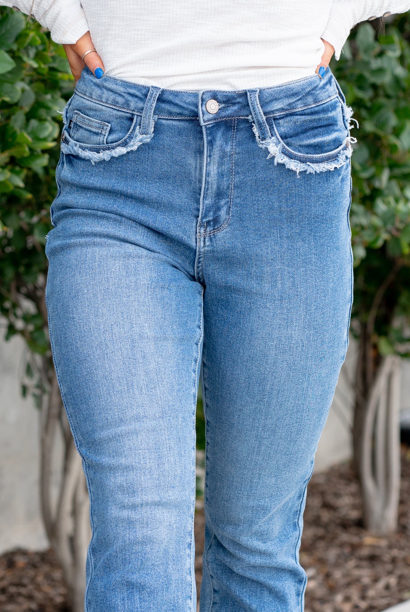 Judy Blue Tired of your skinny jeans? These cute slim fits will be your favorites. With a fringe fray seam detail, it's just enough detail to embellish your outfit. Color: Medium Blue Cut: Straight fit, 28.5" Inseam* High Rise, 11" Front Rise* Material: 94% COTTON, 5% POLYESTER, 1% SPANDEX Stitching: Classic Fly: Zipper Fly Style #: JB88473 | 88473 Contact us for any additional measurements or sizing. *Measured on the smallest size, measurements may vary by size.