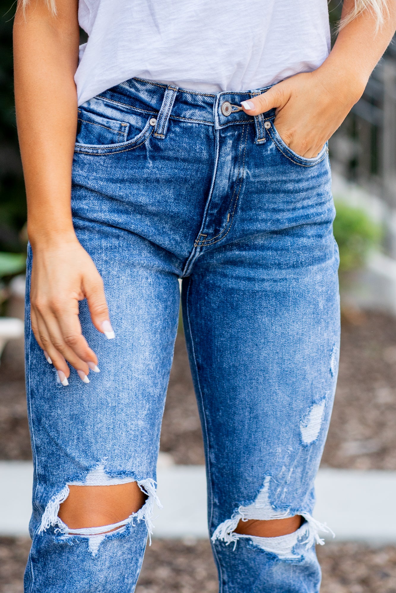 KanCan Jeans These mom jeans will become your go-to! Pair these girlfriend mom fit with sandals and a tee for an easy summer look. Color: Medium Blue Wash Cut: Straight Fit, 27" Inseam* Rise: High Rise, 11.75" Front Rise* 99% COTTON , 1% SPANDEX Fly: Zipper Style #: KC9304M Contact us for any additional measurements or sizing.