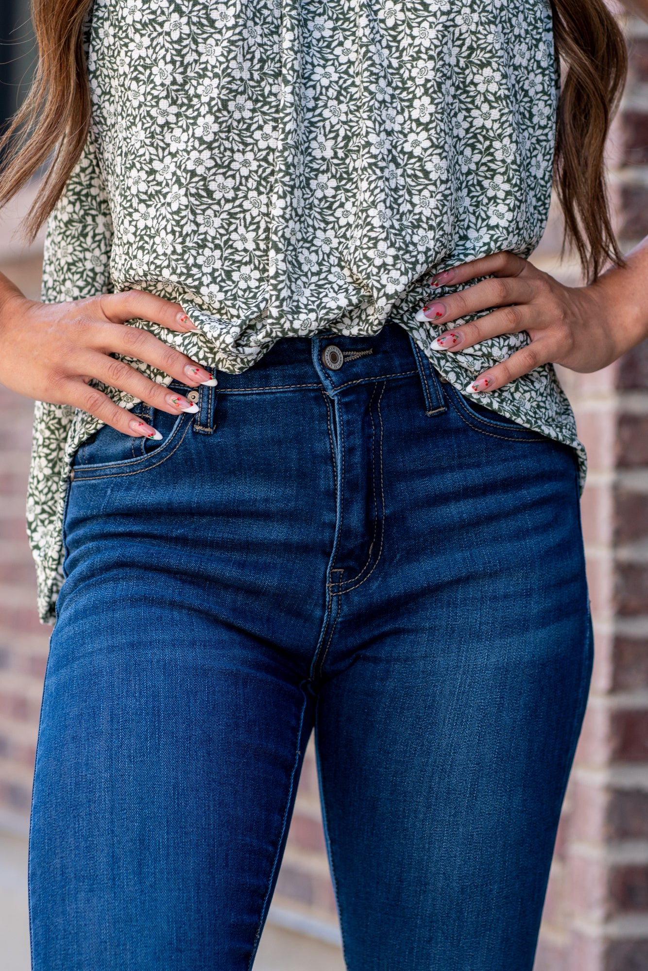 KanCan Jeans KanCan Stretch Level: Stretchy Color: Dark Wash Cut: Skinny, 29.5" Inseam* Rise: High-Rise, 9.75" Front Rise* 67% COTTON, 25% POLYESTER, 7% RAYON, 1% SPANDEX Stitching: Classic Fly: Zipper Style #: KC7092HD *Measured on the smallest size, measurements may vary by size. Contact us for any additional measurements or sizing.