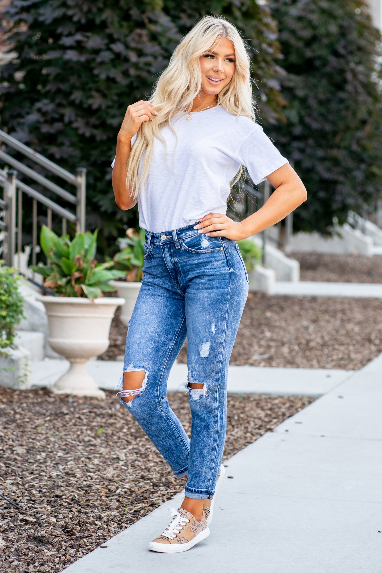KanCan Jeans These mom jeans will become your go-to! Pair these girlfriend mom fit with sandals and a tee for an easy summer look. Color: Medium Blue Wash Cut: Straight Fit, 27" Inseam* Rise: High Rise, 11.75" Front Rise* 99% COTTON , 1% SPANDEX Fly: Zipper Style #: KC9304M Contact us for any additional measurements or sizing.