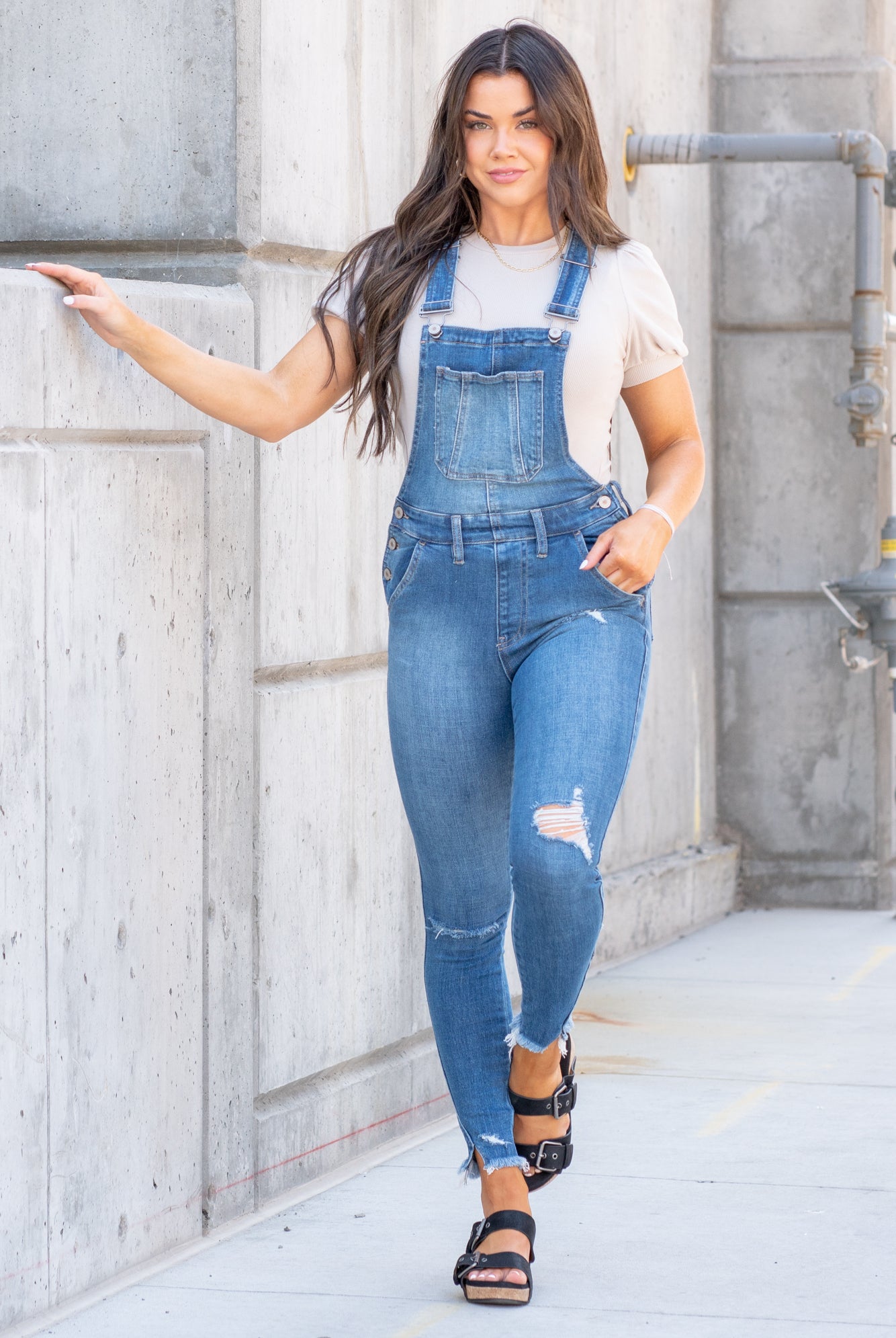 KanCan Jeans 98% Cotton 2% Spandex Medium Blue Cut: Skinny, 26.5" Inseam* Rise: High Rise, 10.25" Front Rise* Stitching: Classic Style #: KC7874M Contact us for any additional measurements or sizing. *Measured on the smallest size, measurements may vary by size. Jacquelyn wears a size 25 in jeans, a small in tops, and 6.5 in shoes. She is wearing a size small in these overalls.