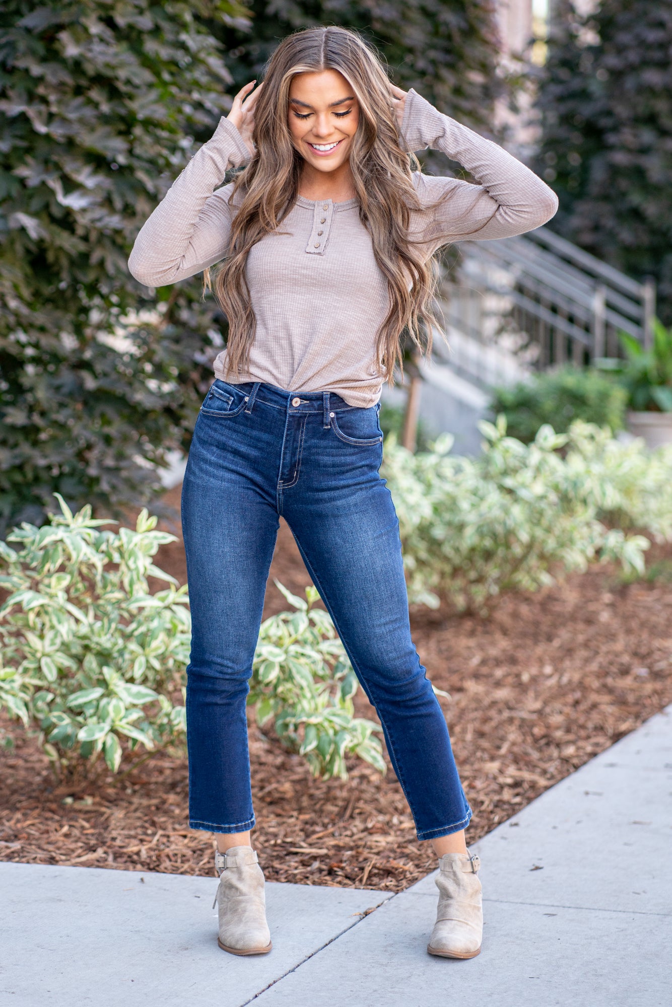 KanCan Jeans KanCan Stretch Leve: Stretchy Kick Flare, 25.5" Inseam* High Rise, 10.5" Front Rise* Dark Blue Wash 92.9% COTTON, 1.6% SPANDEX, 5.5% POLYESTER Fly: Zipper Style #: BM7086HYD Contact us for any additional measurements or sizing. *Measured on the smallest size, measurements may vary by size. Sarah wears a size 25 in jeans, a small in tops, and 8 in shoes. She is wearing size 25 in these jeans.