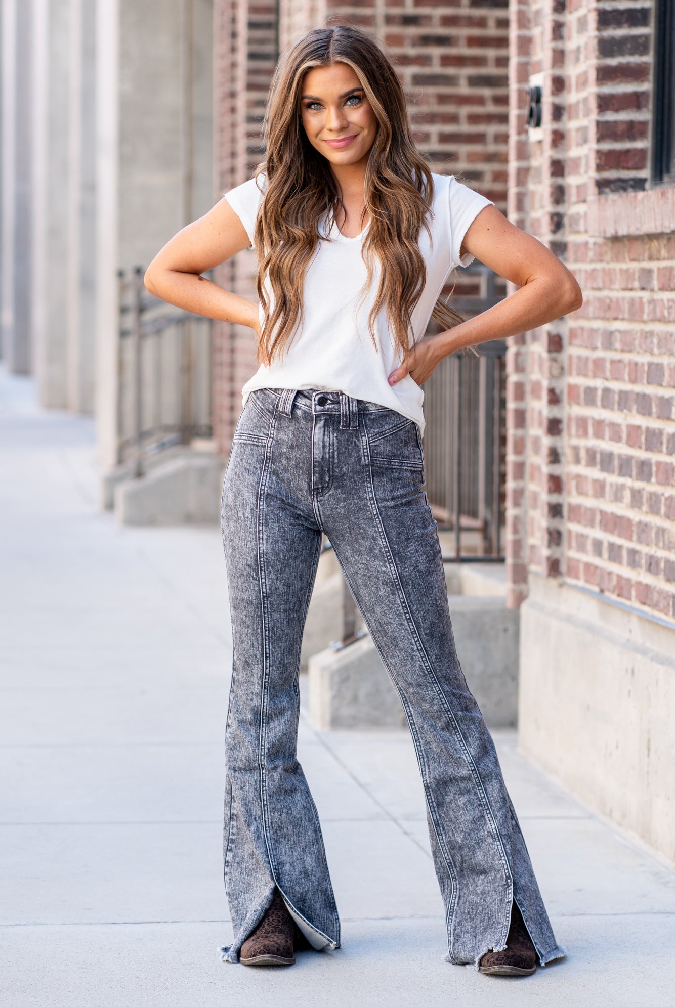 KanCan Jeans Fray hem with a split hem and a front seam with a high waist. Color: Grey Wash Cut: Flare, 33" Inseam Rise: High Rise, 11.5" Front Rise 99% COTTON , 1% SPANDEX Fly: Zipper Fly Style #: KC9314GR Contact us for any additional measurements or sizing. *Measured on the smallest size, measurements may vary by size.