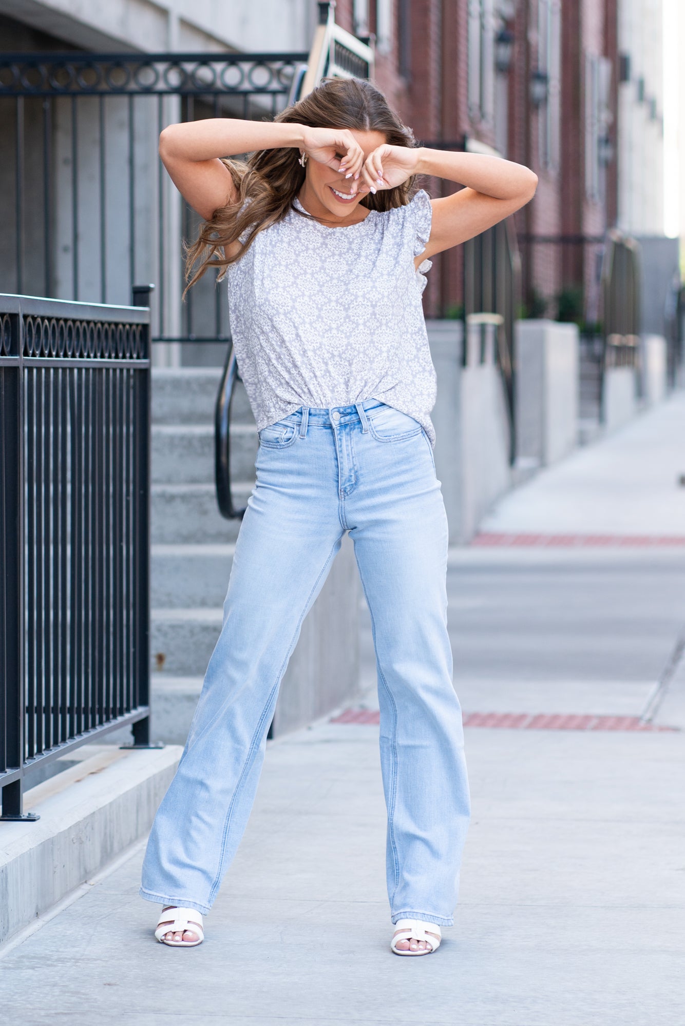 Flying Monkey Jeans Comfort stretch denim and a slouchy fit make these cute 90s jeans a perfect statement piece. Name: Mirror Wall Wash: Light Blue Cut: Flare Fit, 34" Inseam* Rise: High Rise, 11.5" Front Rise* 96.7% COTTON , 2.4% POLYESTER , .9% SPANDEX Fly: Zipper Style #: F4437 Contact us for any additional measurements or sizing. *Measured on the smallest size, measurements may vary by size.