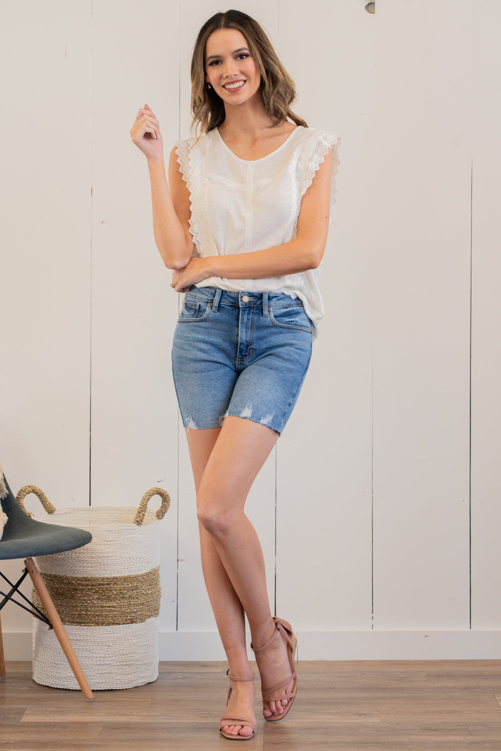 JBD by Just USA Jeans Color: Medium Blue Cut: Shorts, 5" Inseam High Rise, 10" Front Rise Stitching: Classic 95% Cotton 4% Polyester 1% Spandex Fly: Zipper Style #: DH615-MD Mckenna is 5'10" and 122 pounds. She wears a size small top, a 4 in jeans and a size 8.5 in shoes. She is wearing a size small in these shorts.