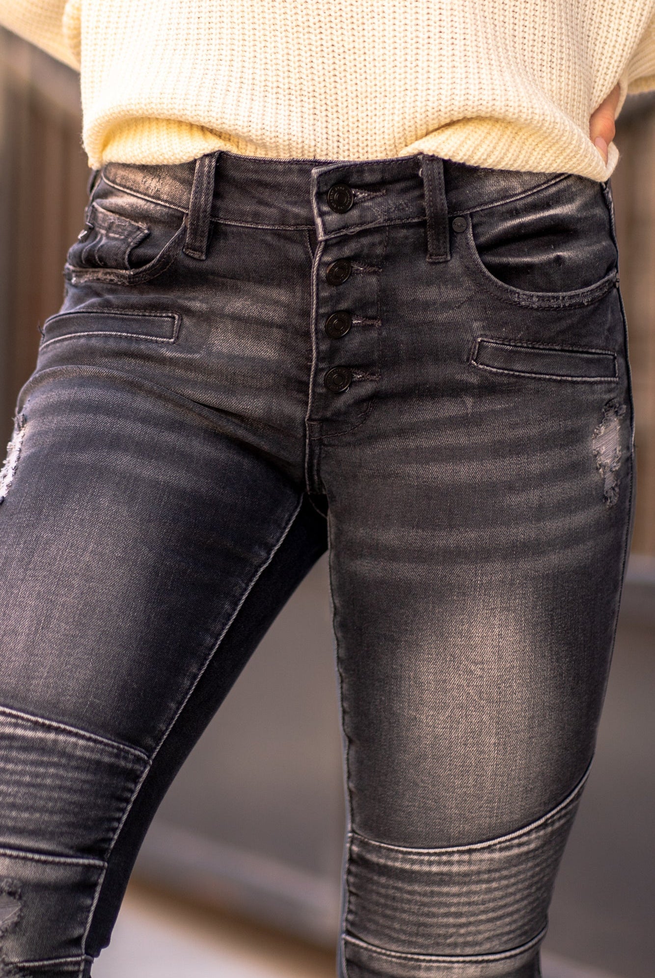 KanCan Jeans Collection: Core Style Color: Black Wash Cut: Skinny, 28" Inseam* Rise: Mid-Rise, 8" Front Rise* 82% COTTON , 12% RAYON , 5% POLYESTER , 1% SPANDEX Stitching: Classic Fly: Zipper Style #: KC6343BK Contact us for any additional measurements or sizing *Measured on the smallest size, measurements may vary by size.