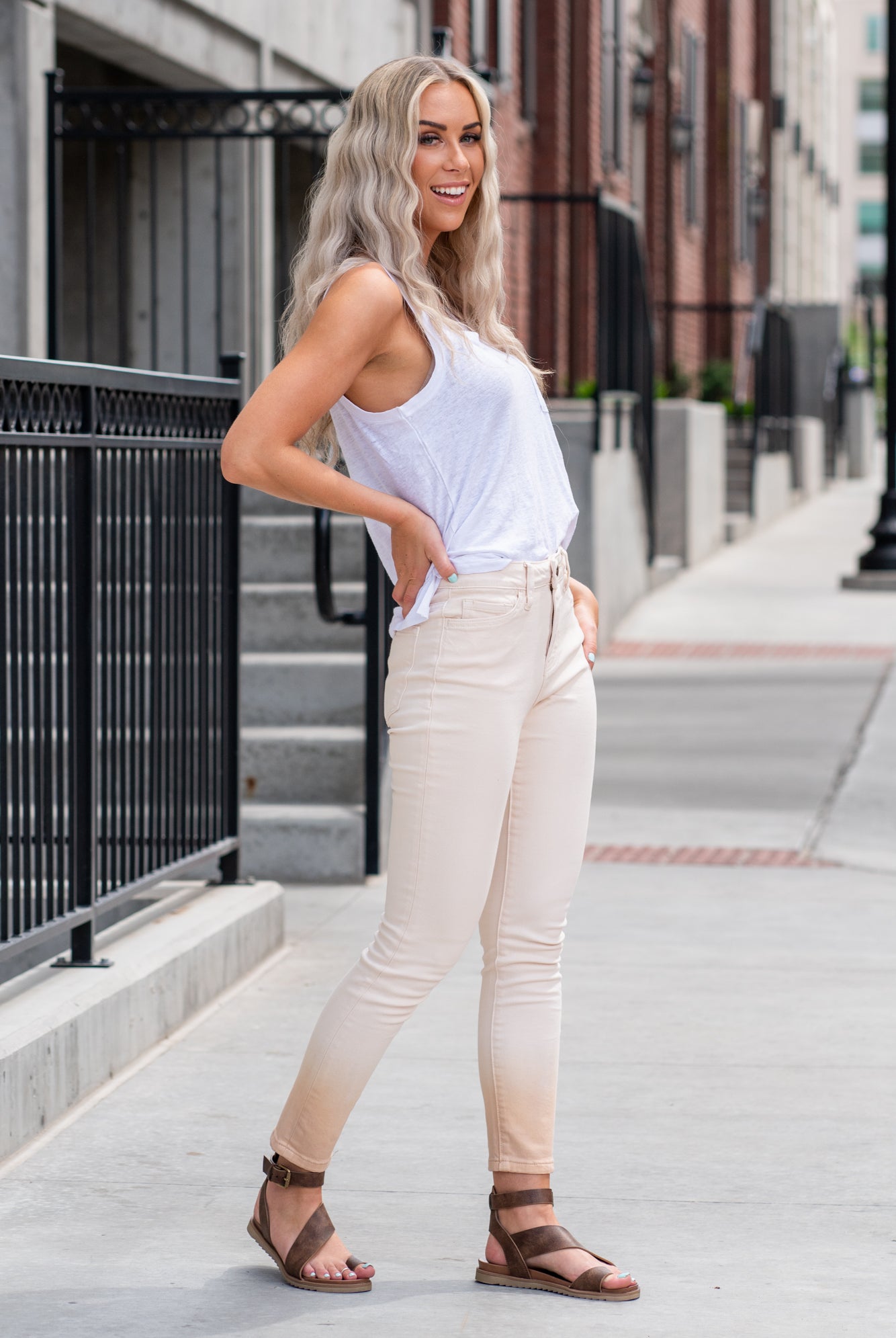 Flying Monkey Jeans Wash: Peach Ombre Name: Thinkable Cut: Skinny, 28" Inseam* Rise: High Rise, 10" Front Rise* 92% COTTON / 6% POLYESTER / 2% SPANDEX Stitching: Classic Fly: Zipper Style #: F4640 Contact us for any additional measurements or sizing. *Measured on the smallest size, measurements may vary by size.