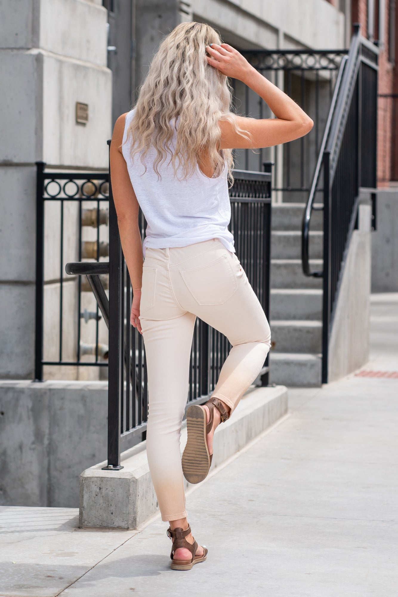 Flying Monkey Jeans Wash: Peach Ombre Name: Thinkable Cut: Skinny, 28" Inseam* Rise: High Rise, 10" Front Rise* 92% COTTON / 6% POLYESTER / 2% SPANDEX Stitching: Classic Fly: Zipper Style #: F4640 Contact us for any additional measurements or sizing. *Measured on the smallest size, measurements may vary by size.