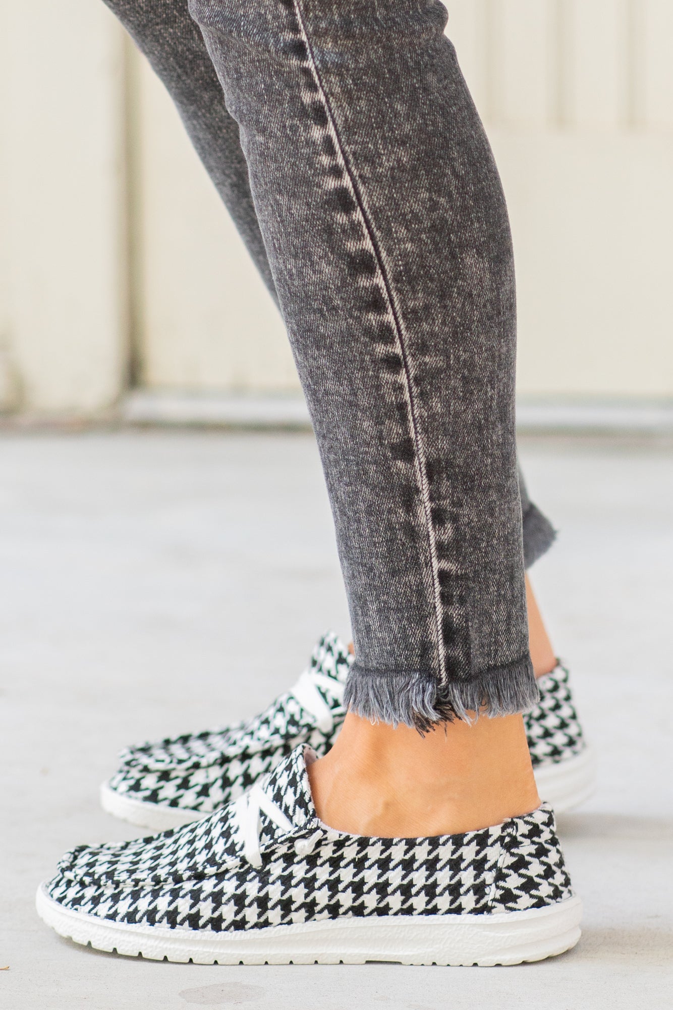 Boat Shoes | Gyspy Jazz by Very G These boat shoes from Gyspy Jazz are comfortable and bold. Style Name: Gameday Color: White & Black Hounds Tooth Cut: Boat Rubber Sole Style #: GJSP0009-BlackWhite Contact us for any additional measurements or sizing.