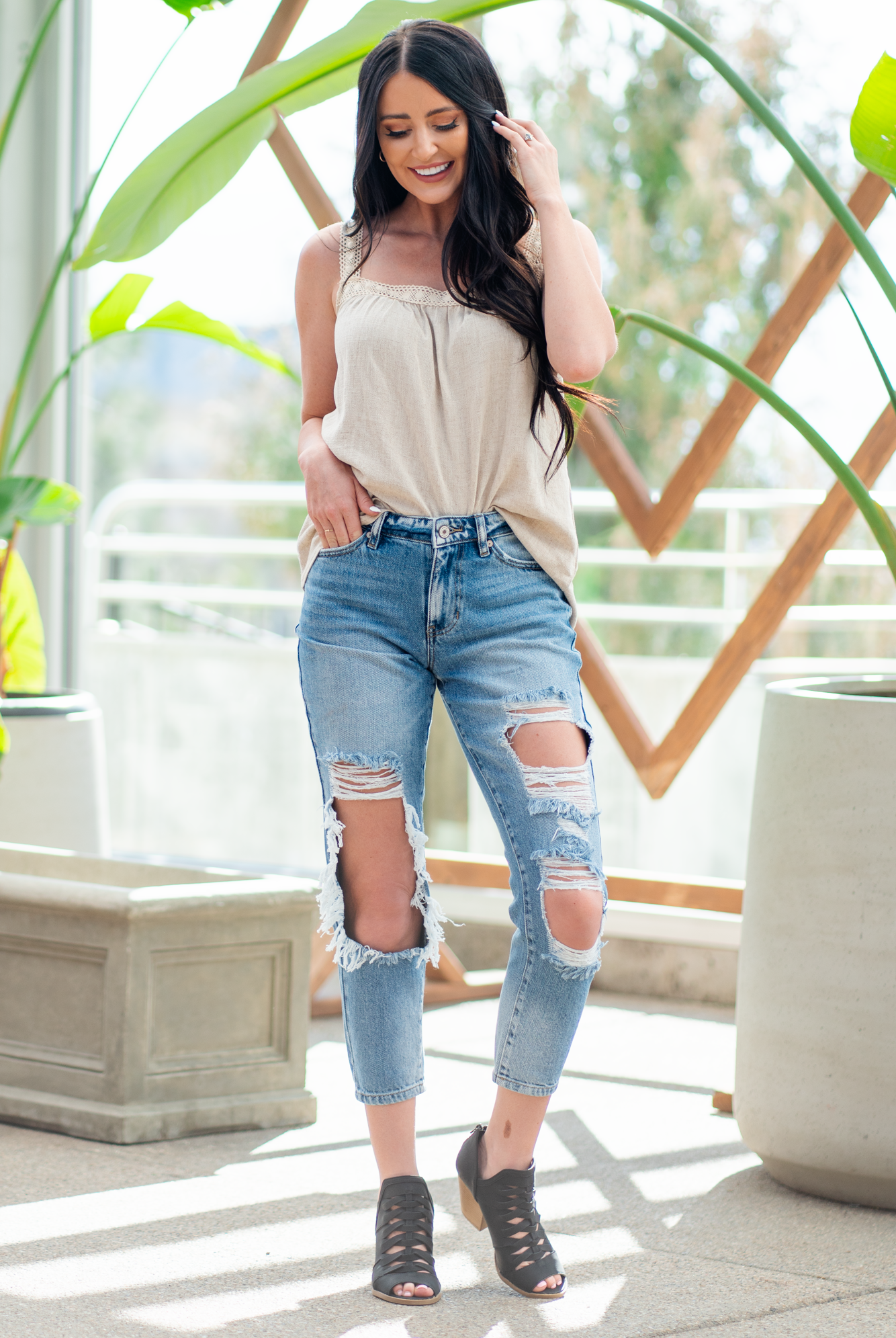 KanCan Jeans These boyfriend jeans will become your new favorite look. Pair with a tank and heels for a casual spring look. Color: Medium Blue Wash Cut: Straight Fit, 27" Inseam* Rise: Mid-Rise, 9.75" Front Rise* 94% COTTON, 5% POLYESTER, 1% SPANDEX Fly: Exposed Button Fly Style #: KC8571M Contact us for any additional measurements or sizing. *Measured on the smallest size, measurements may vary by size.