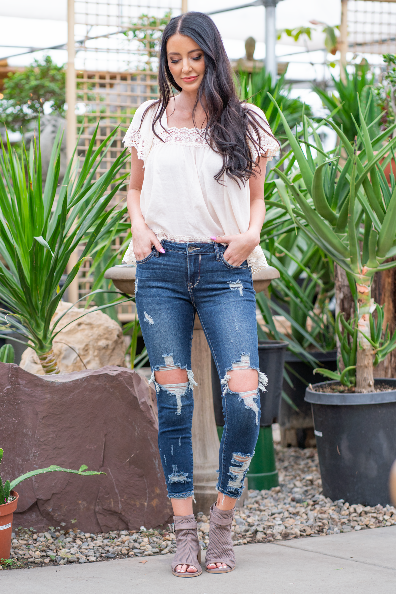 Cello Jeans Step into style with these open knee skinny jeans! The light denim open knee skinny features distressed detail throughout, light whisker detail, and a mid-rise waist. They have five pockets and a zip fly closure. Color: Dark Blue Cut: Skinny, 26.5" Inseam Rise: Mid-Rise, 8.25" Front Rise 98% COTTON 2% SPANDEX Fly: Zipper Style #: WV15329C-DK