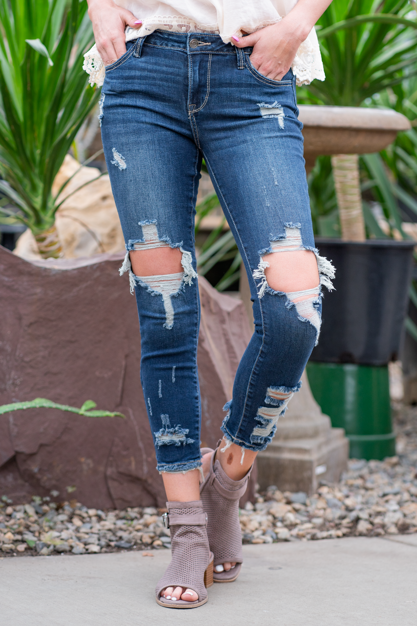 Cello Jeans Step into style with these open knee skinny jeans! The light denim open knee skinny features distressed detail throughout, light whisker detail, and a mid-rise waist. They have five pockets and a zip fly closure. Color: Dark Blue Cut: Skinny, 26.5" Inseam Rise: Mid-Rise, 8.25" Front Rise 98% COTTON 2% SPANDEX Fly: Zipper Style #: WV15329C-DK